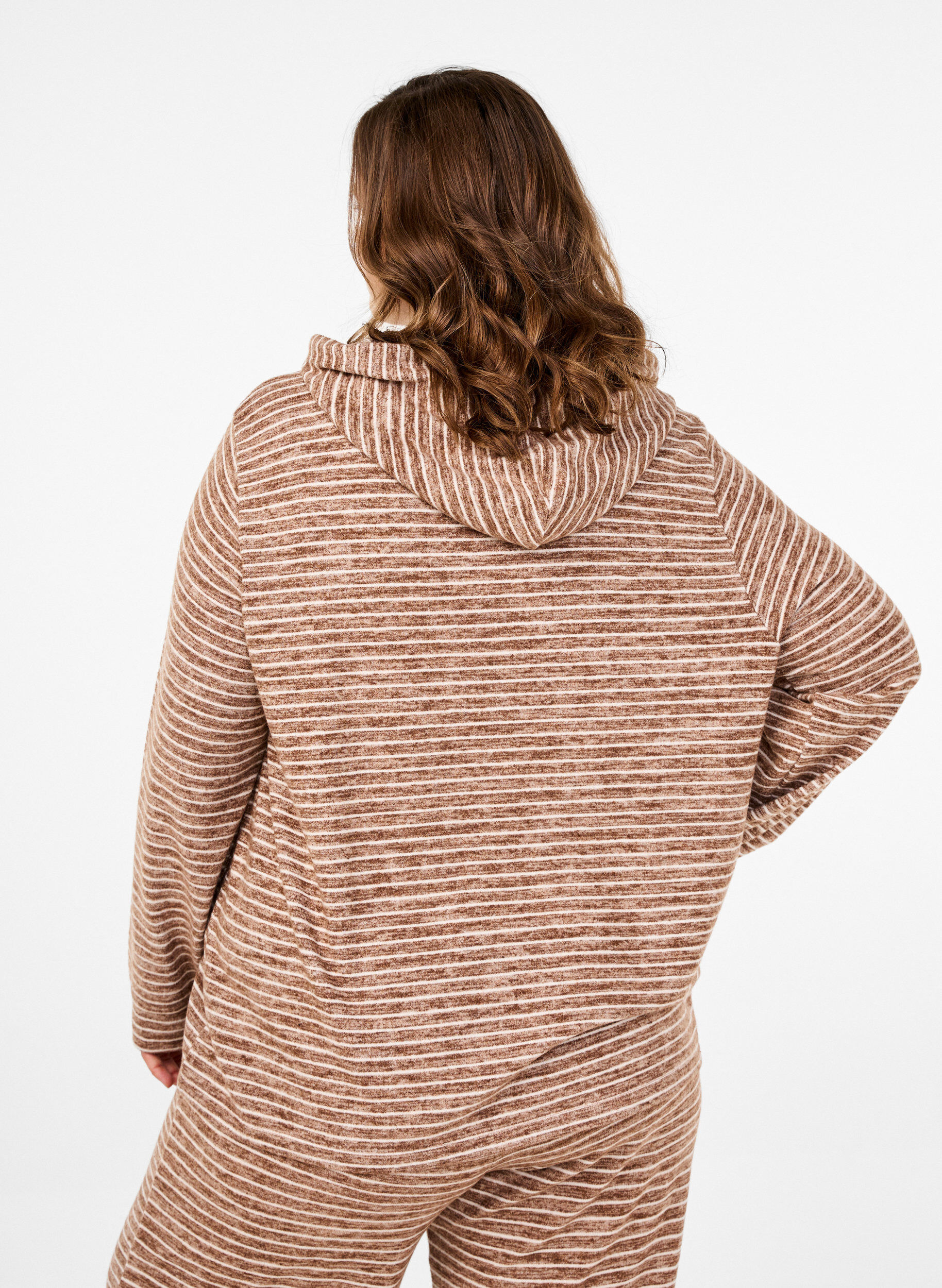 Zizzi Sweat &agrave; capuche ample, Fondue Fudge, Model image number 1