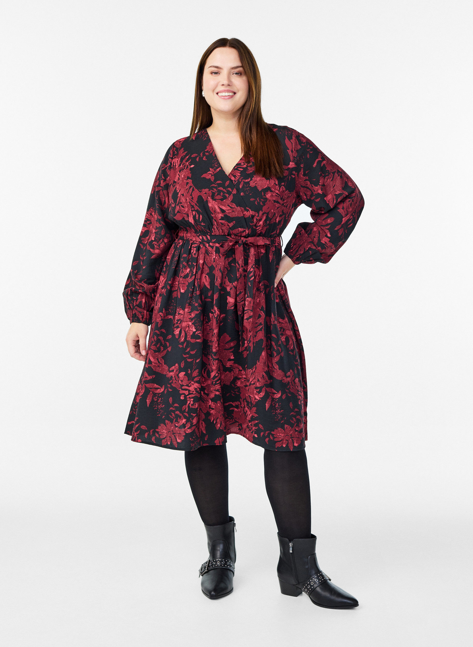 Zizzi Robe mi-longue avec ceinture &agrave; nouer et effet portefeuille, Noir, Model image number 1