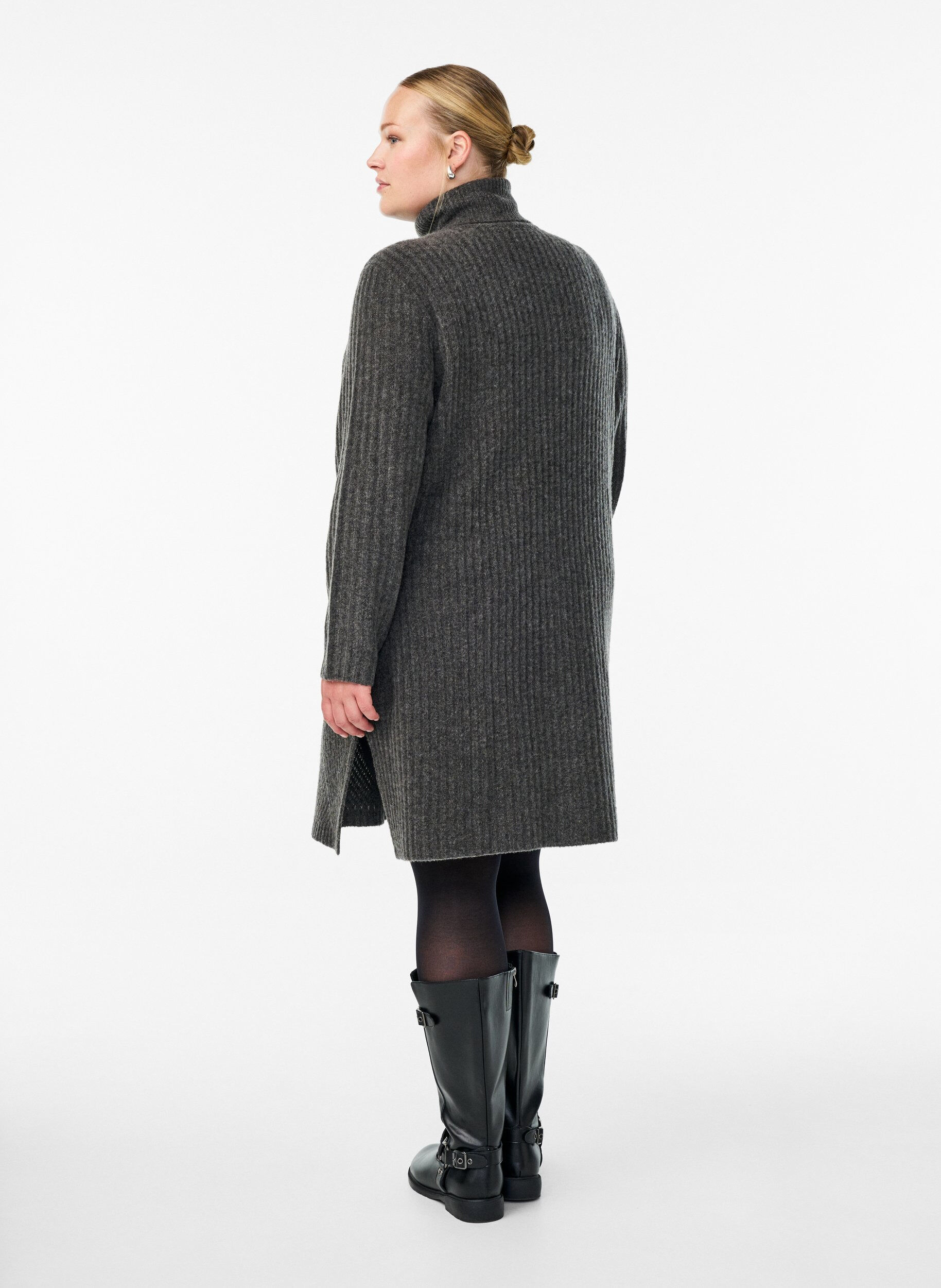 Zizzi Robe courte en maille c&ocirc;tel&eacute;e avec un col roul&eacute;, Gris anthracite, Model image number 2