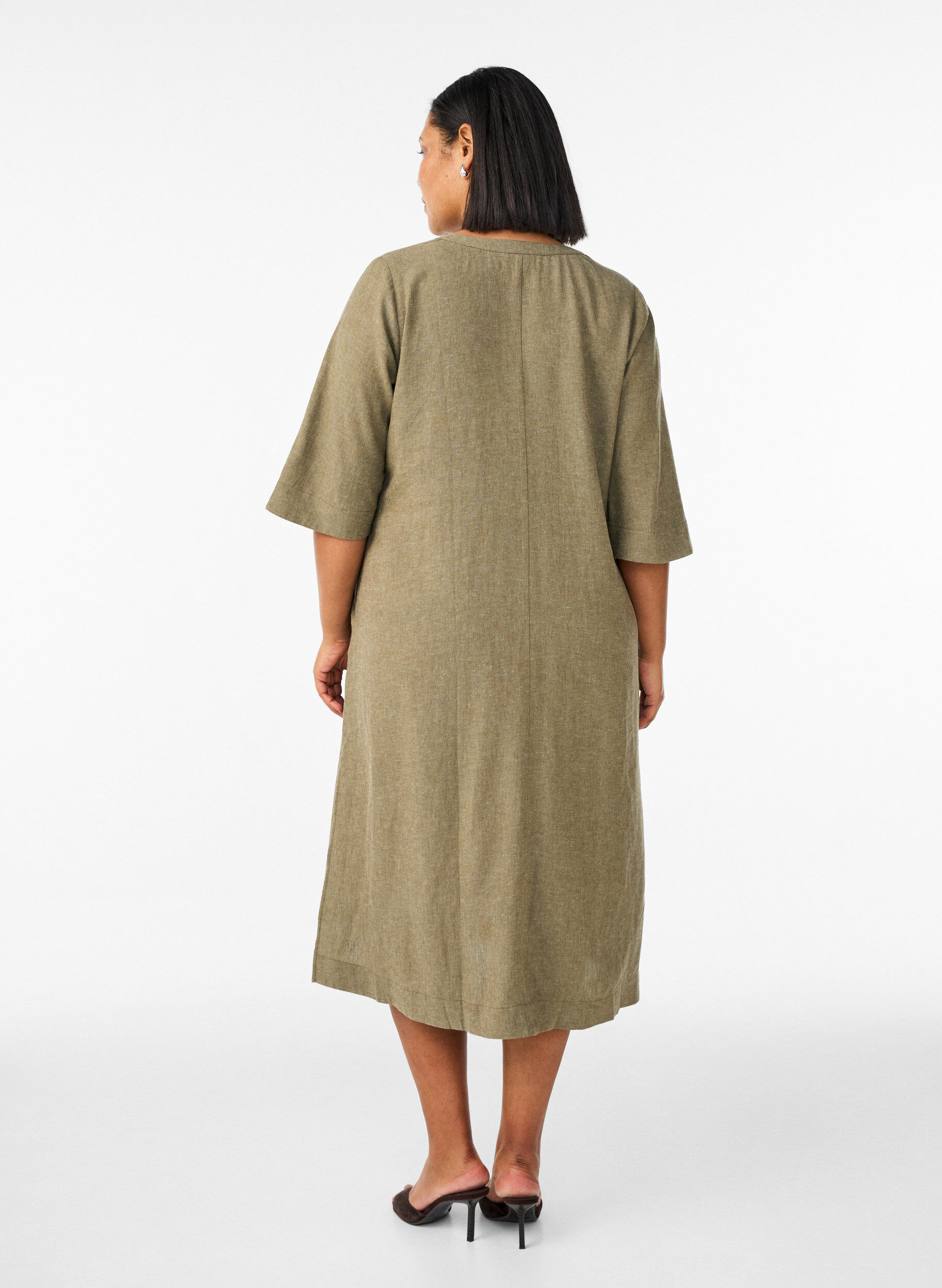 Zizzi Robe midi en lin et viscose avec manches mi-longues, Vert, Model image number 2
