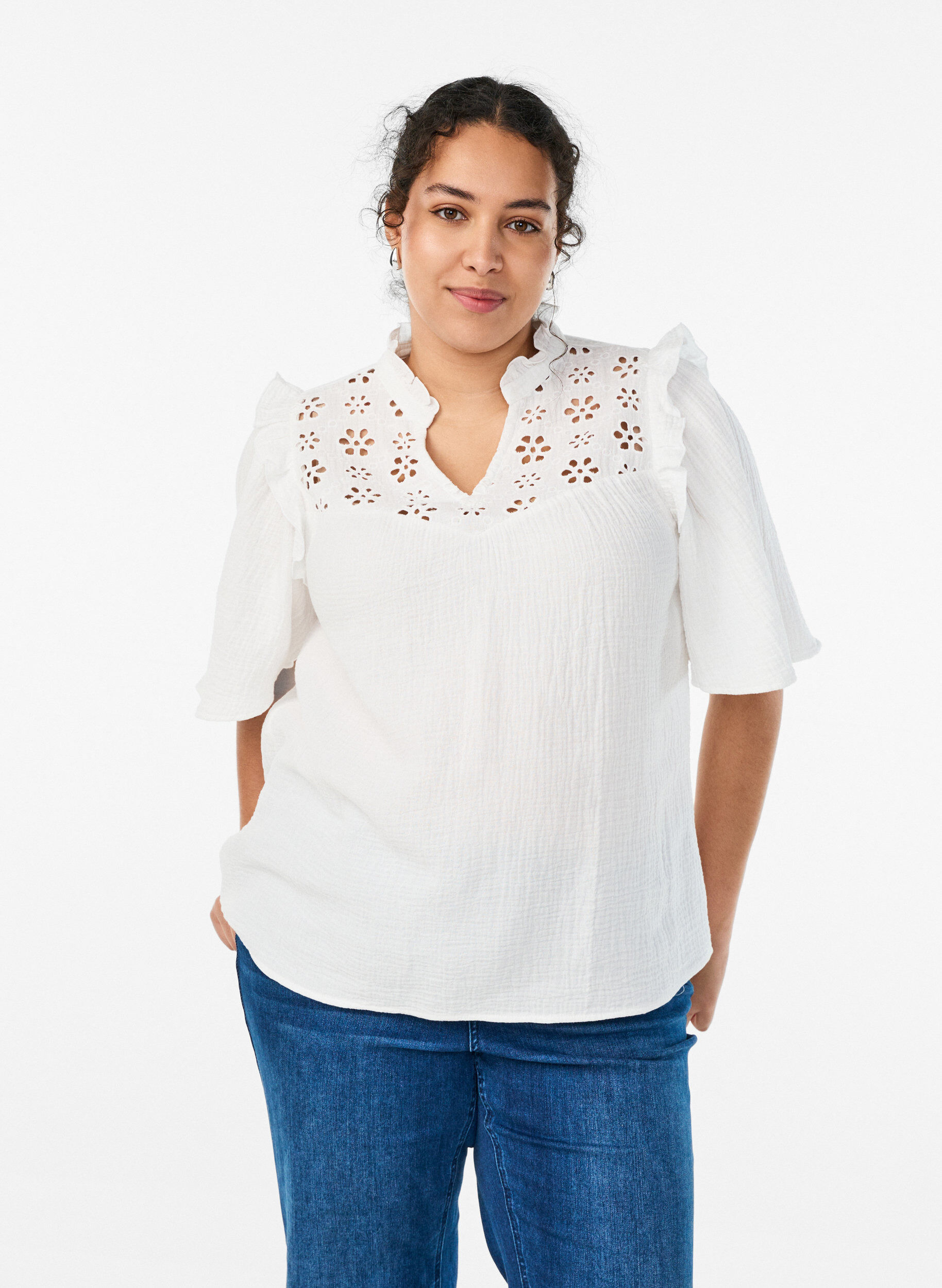 Blouse en mousseline de coton avec broderie anglaise et manches 1/2, Blanc, Model