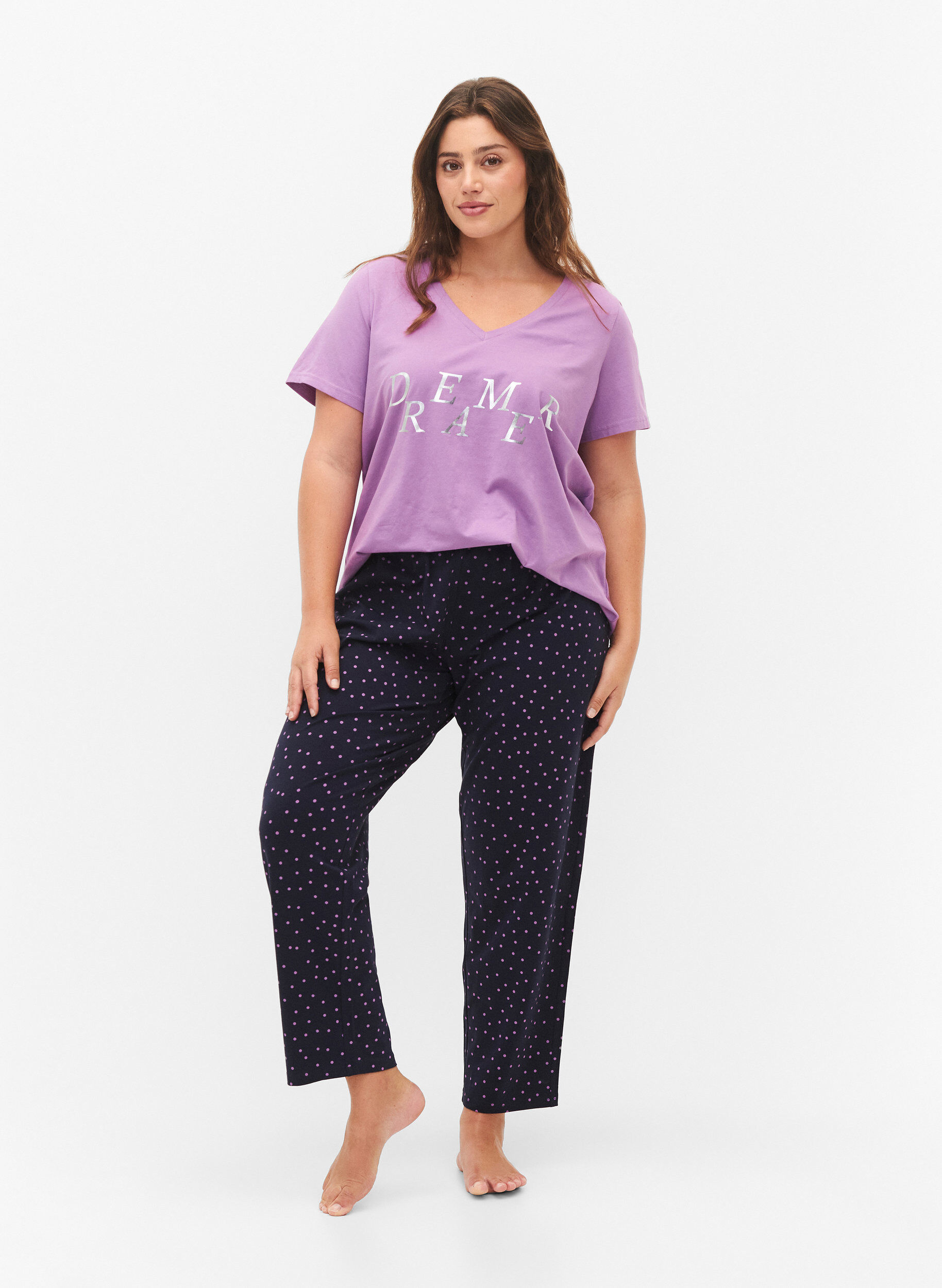 Zizzi T-shirt de nuit en coton avec impression de texte, L.Crystal w.Dreamer, Model image number 2
