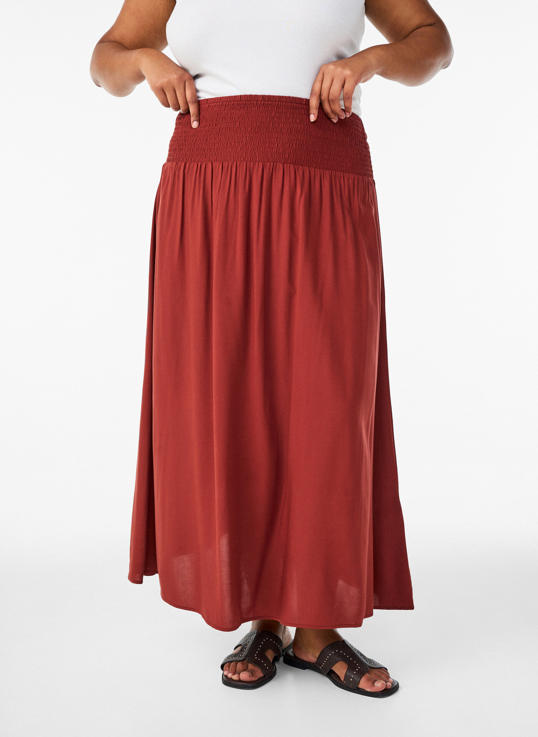 ZizziJupe longue en viscose avec smocks, Bordeaux, Model image number 2