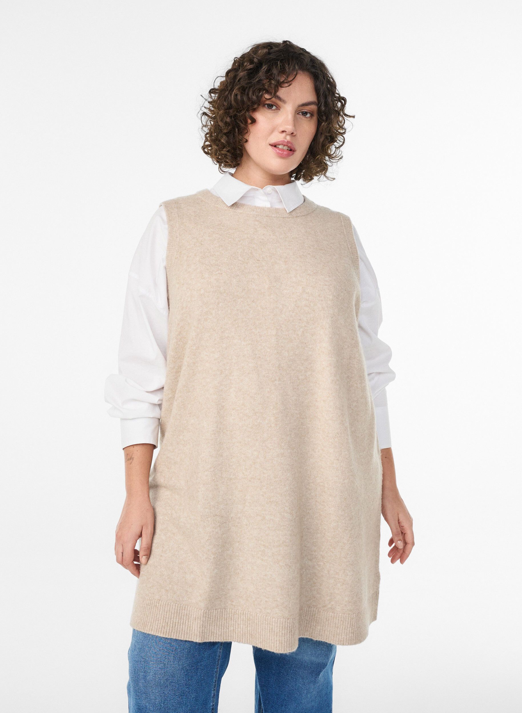 Robe courte en maille sans manches, Beige, Model