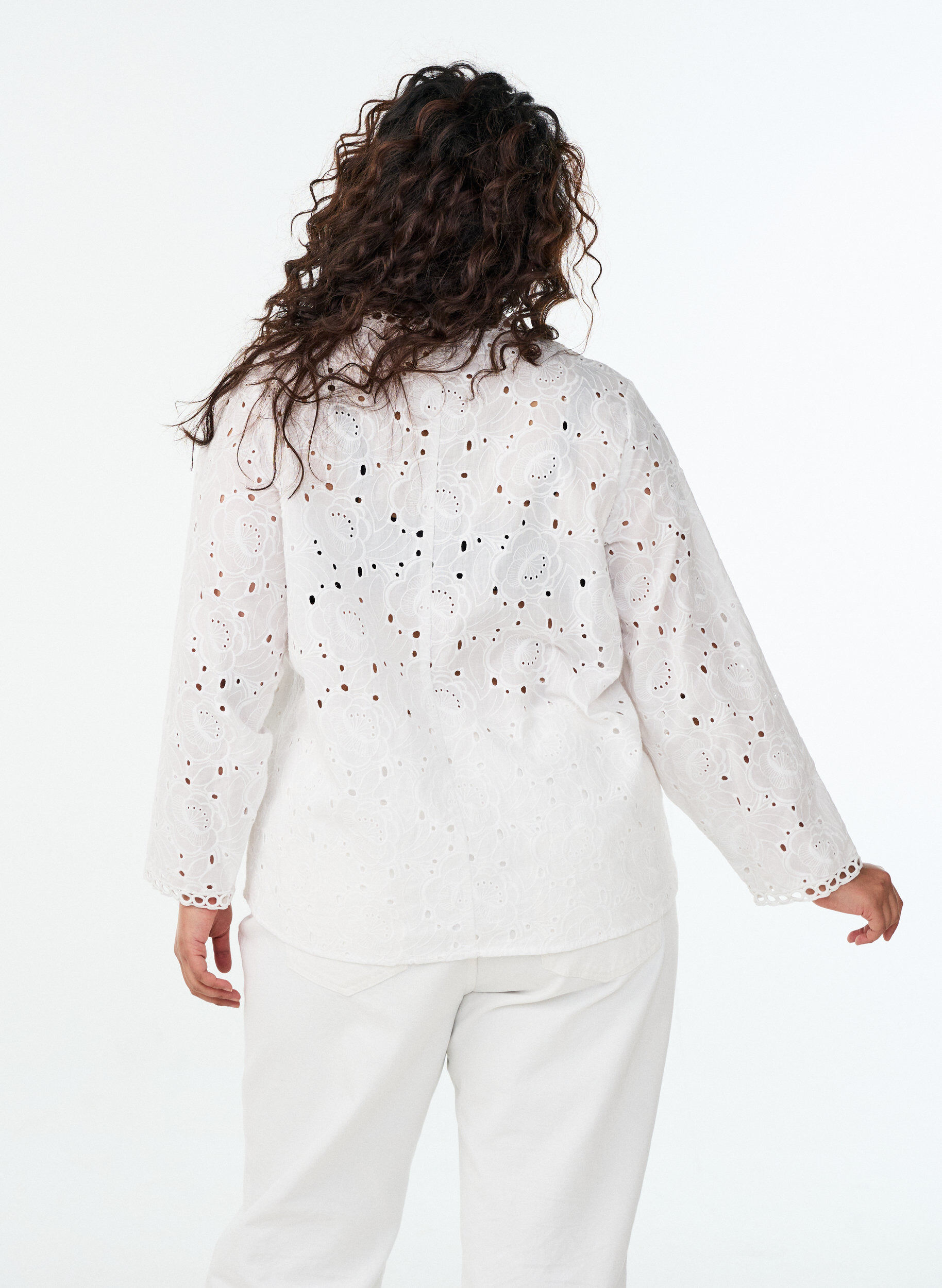 Zizzi Blouse en coton &agrave; manches longues avec broderie anglaise, Blanc, Model image number 1