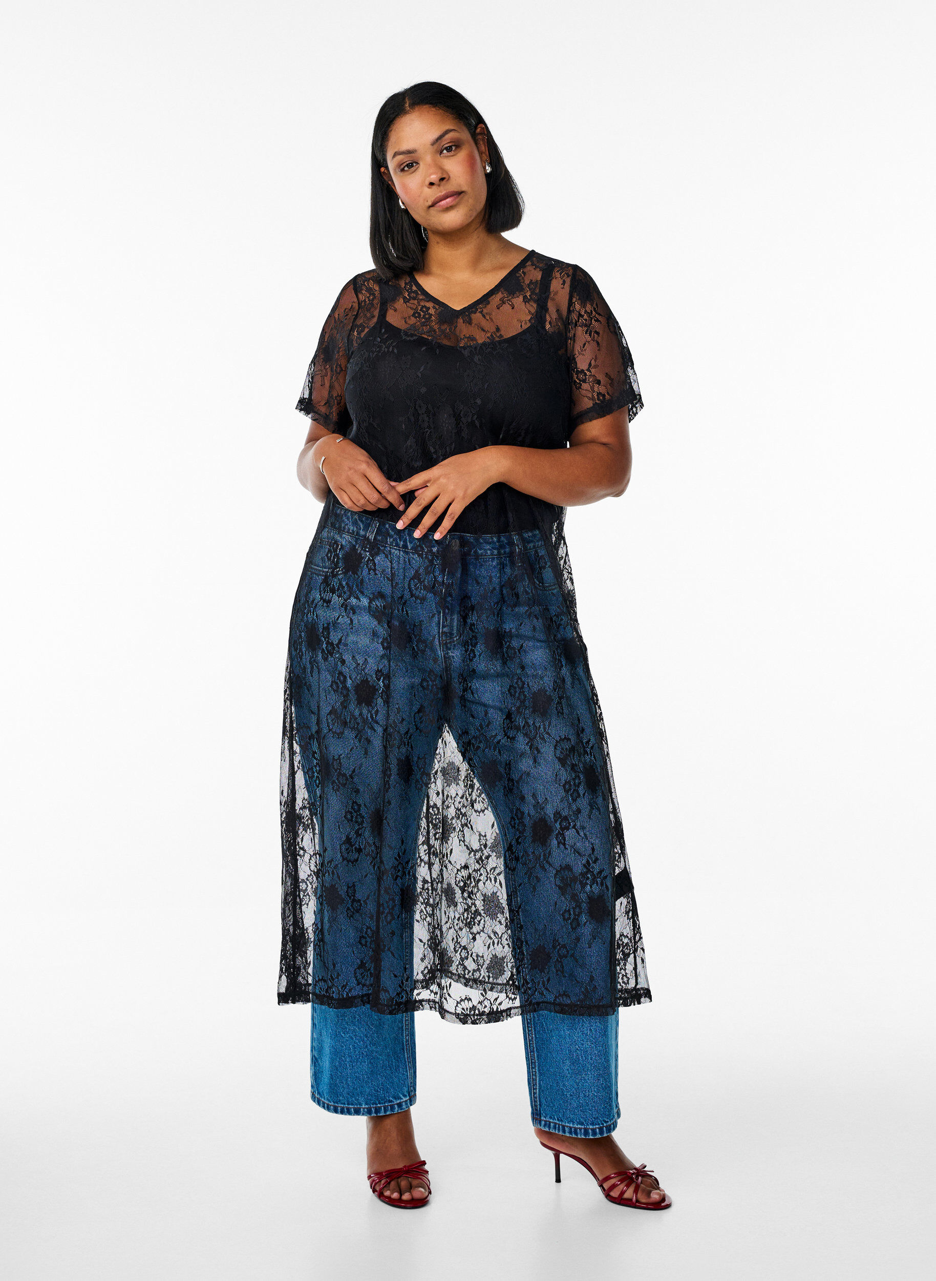 Zizzi Robe midi en dentelle &agrave; la coupe &eacute;vas&eacute;e, Black, Model image number 0