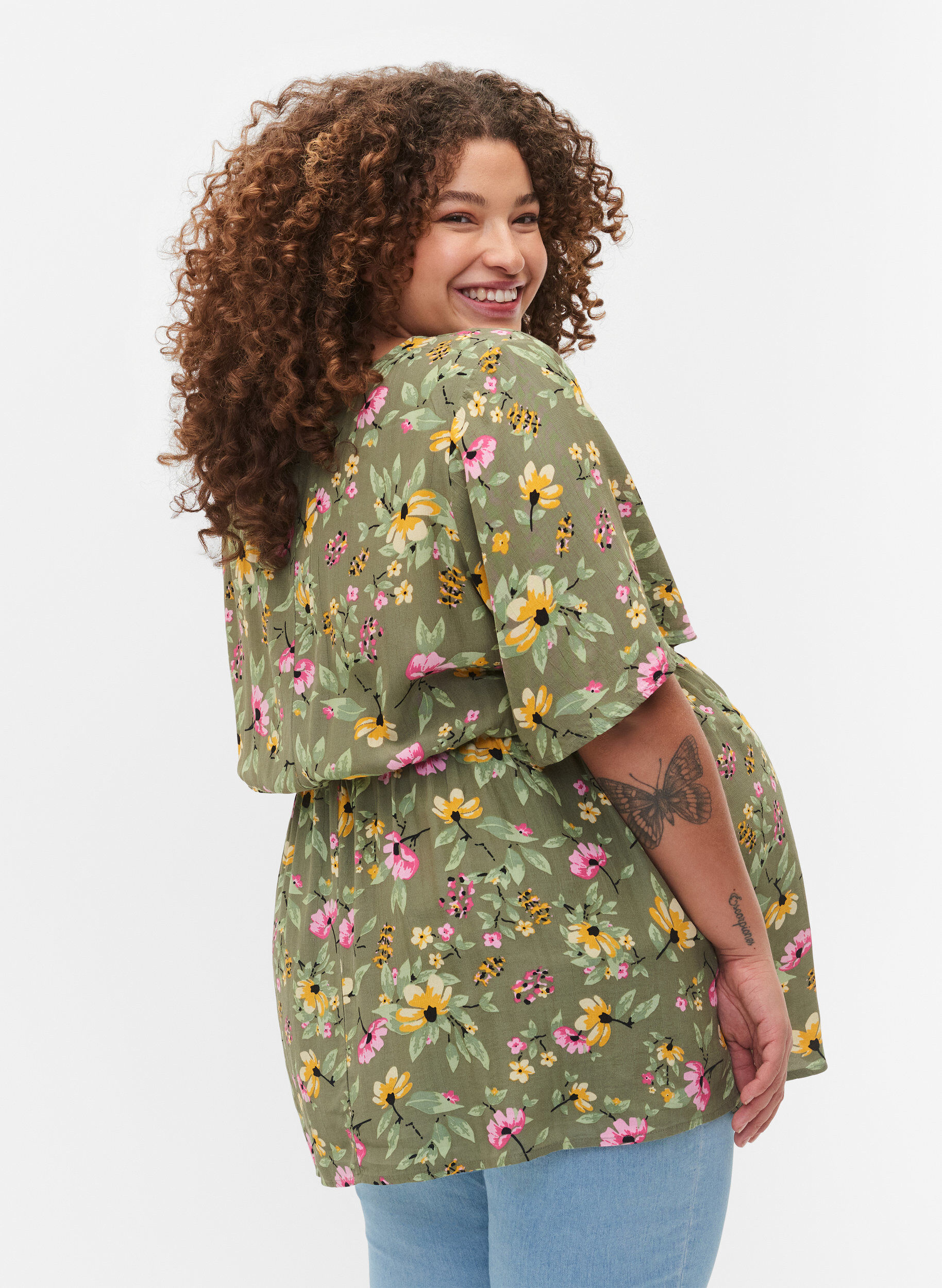 Zizzi Blouse de maternit&eacute; &agrave; fleurs en viscose, Green Flower Print, Model image number 1