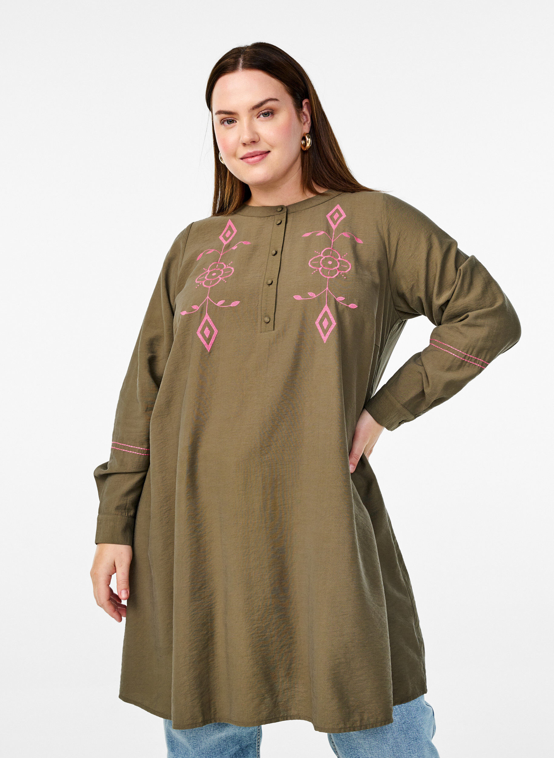 Zizzi Robe courte avec broderie en contraste, Vert fonc&eacute;, Model image number 0