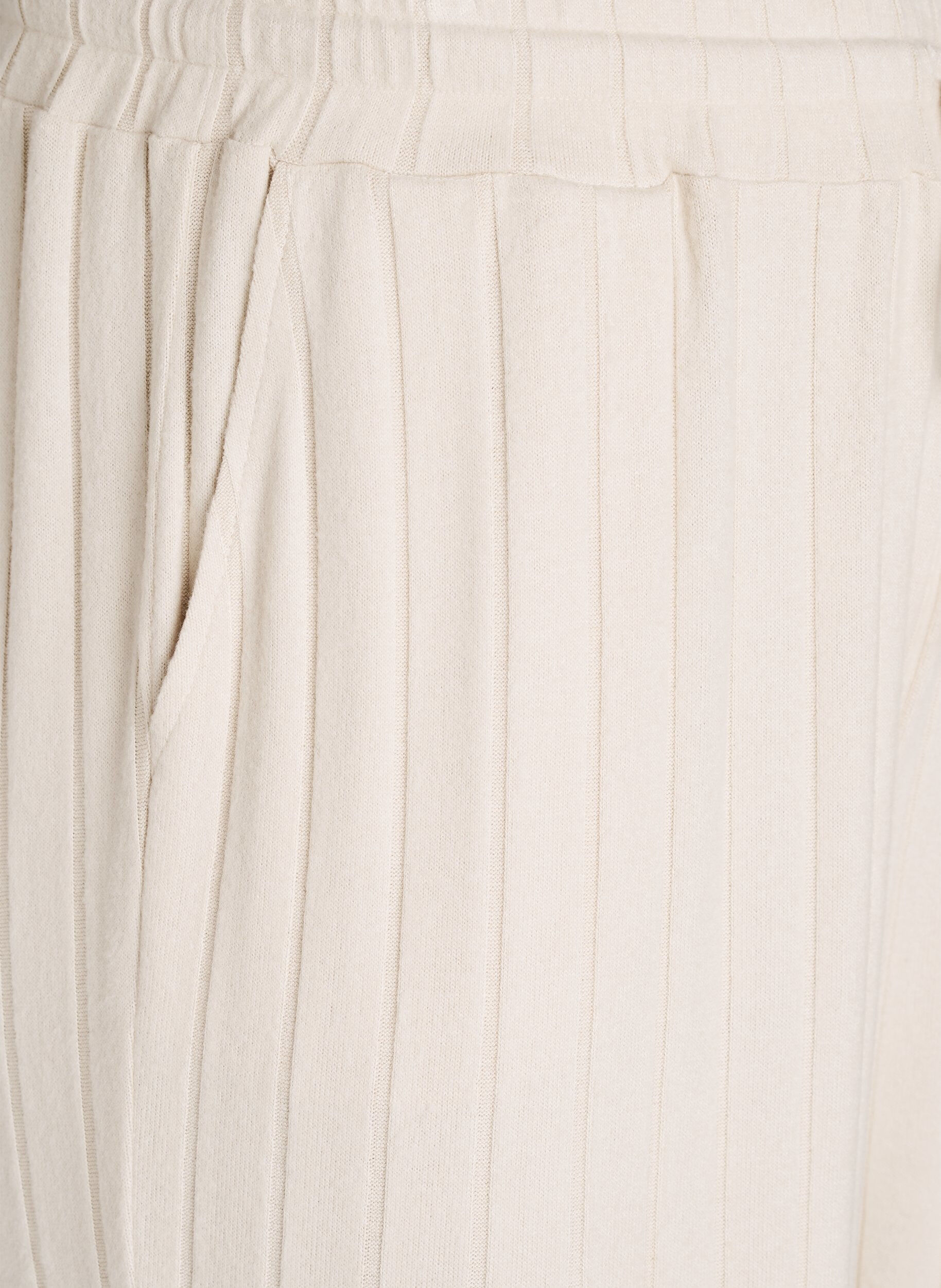 Zizzi Pantalon de d&eacute;tente en jersey c&ocirc;tel&eacute; taille haute, Beige, Packshot image number 2