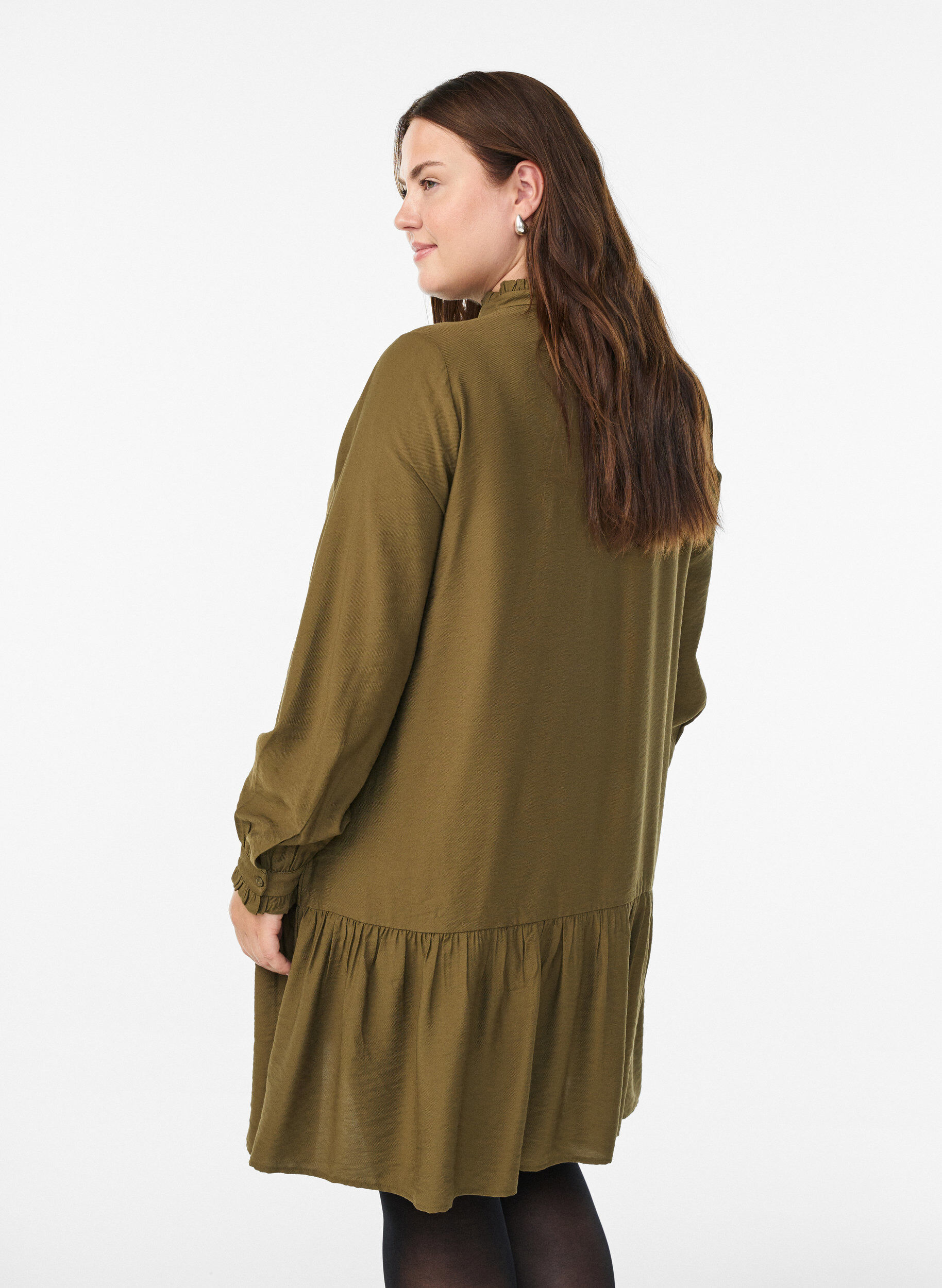 Zizzi Robe courte coupe &eacute;vas&eacute;e avec volants, Vert fonc&eacute;, Model image number 2