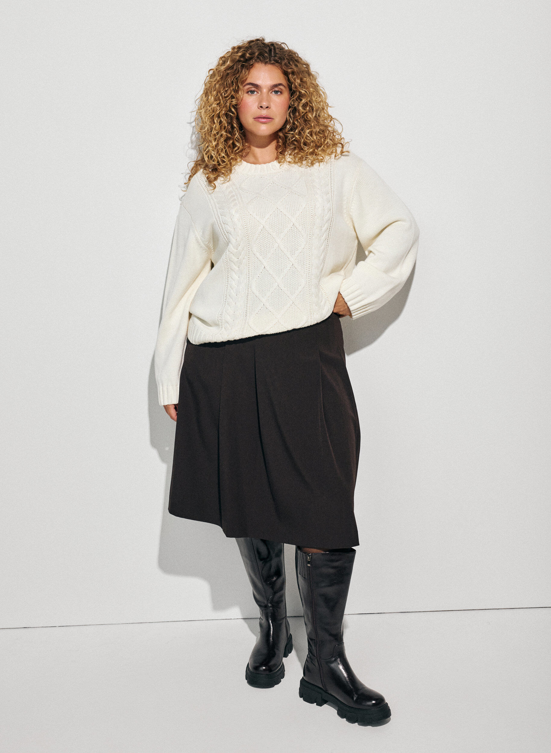ZizziJupe mi-longue &agrave; coupe &eacute;vas&eacute;e, Marron, Model image number 0