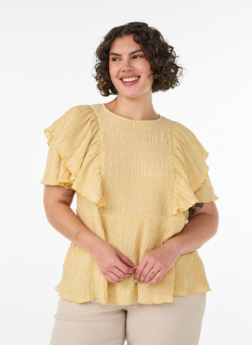 Blouse avec texture smock&eacute;e et manches &agrave; volants, Jaune clair, Model image number 0