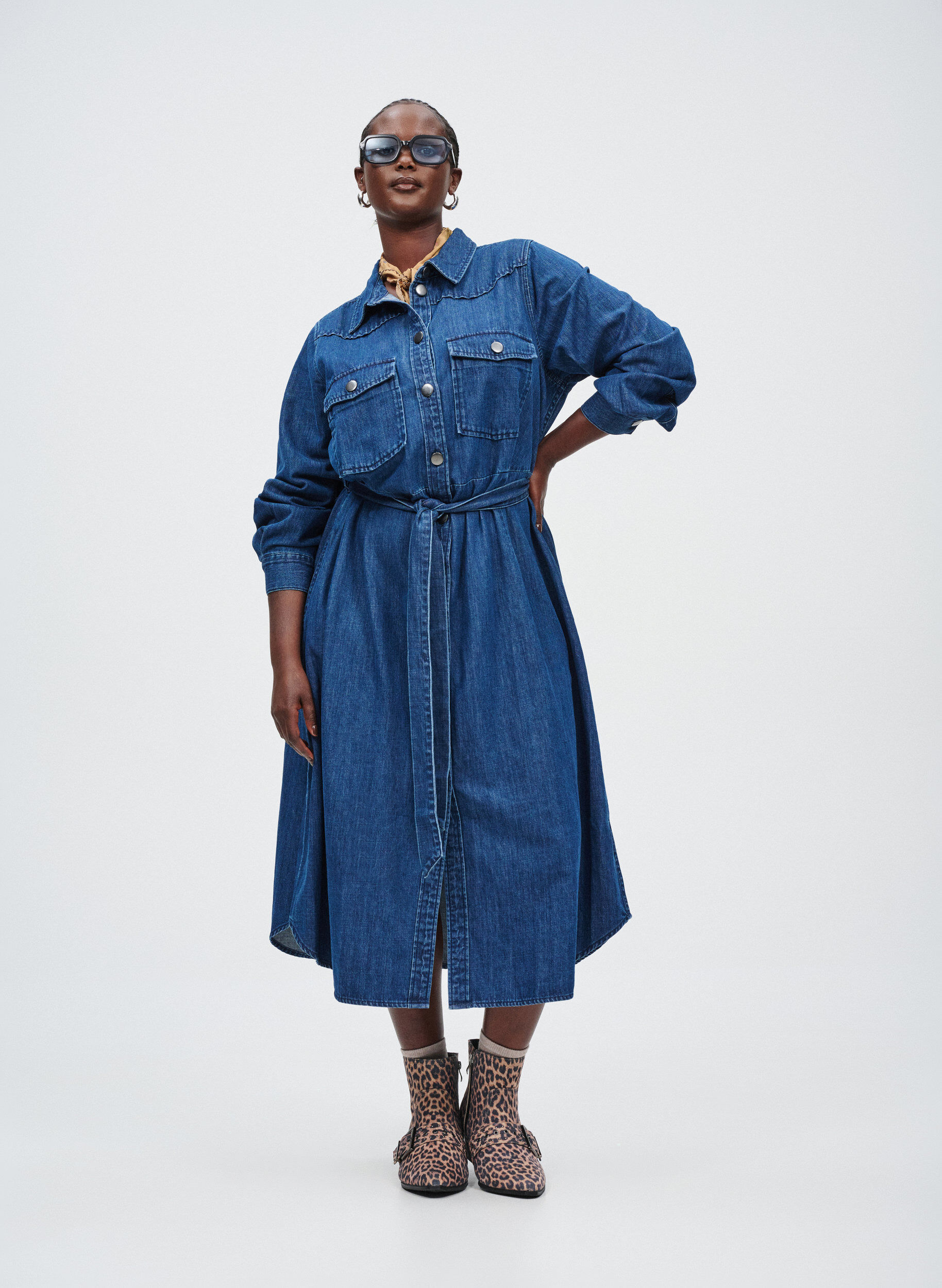 Zizzi Robe midi en jean avec ceinture &agrave; nouer, Bleu, Image image number 0