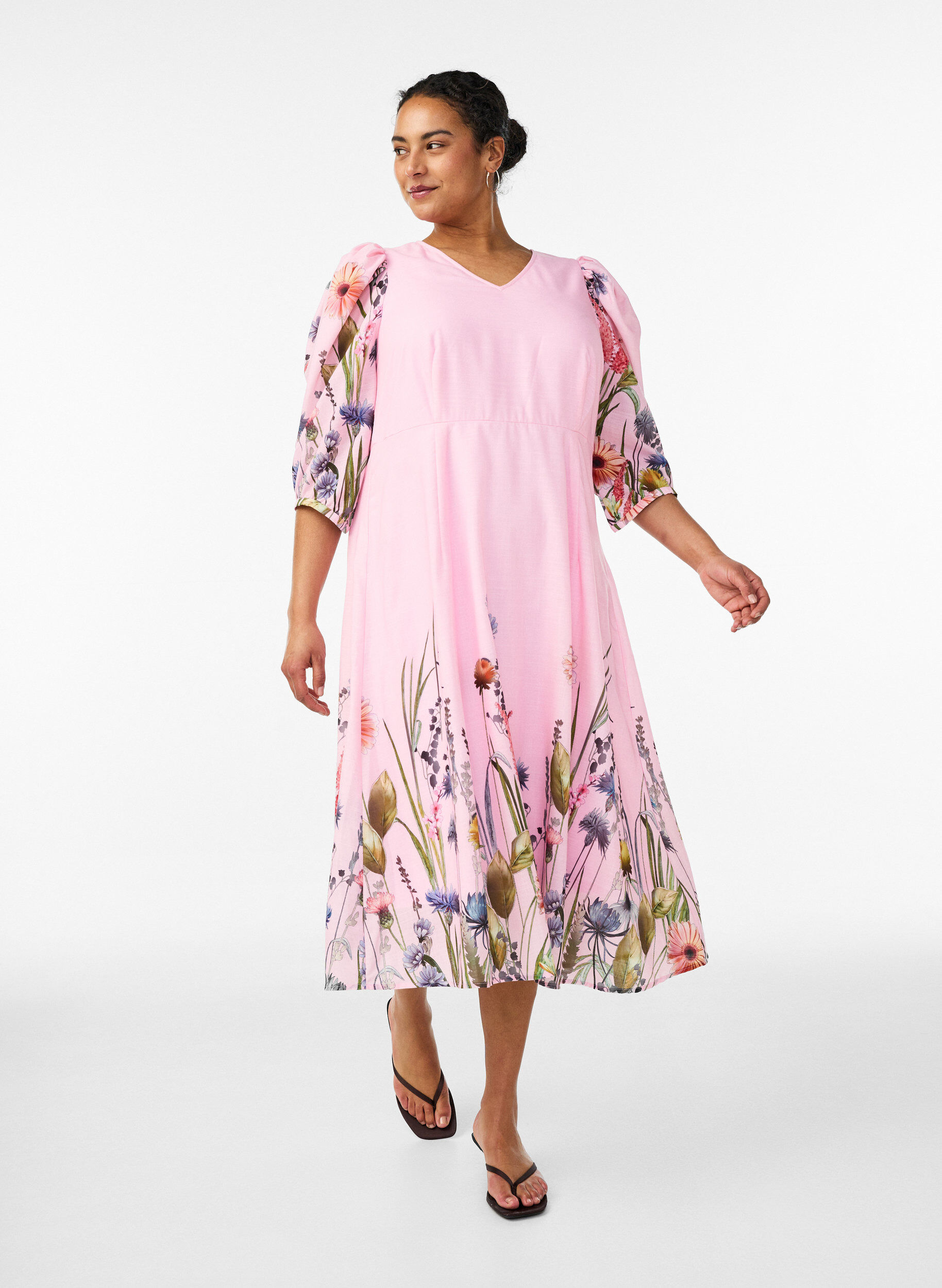 Zizzi Robe midi taille empire &agrave; imprim&eacute; floral, Rose, Model image number 1