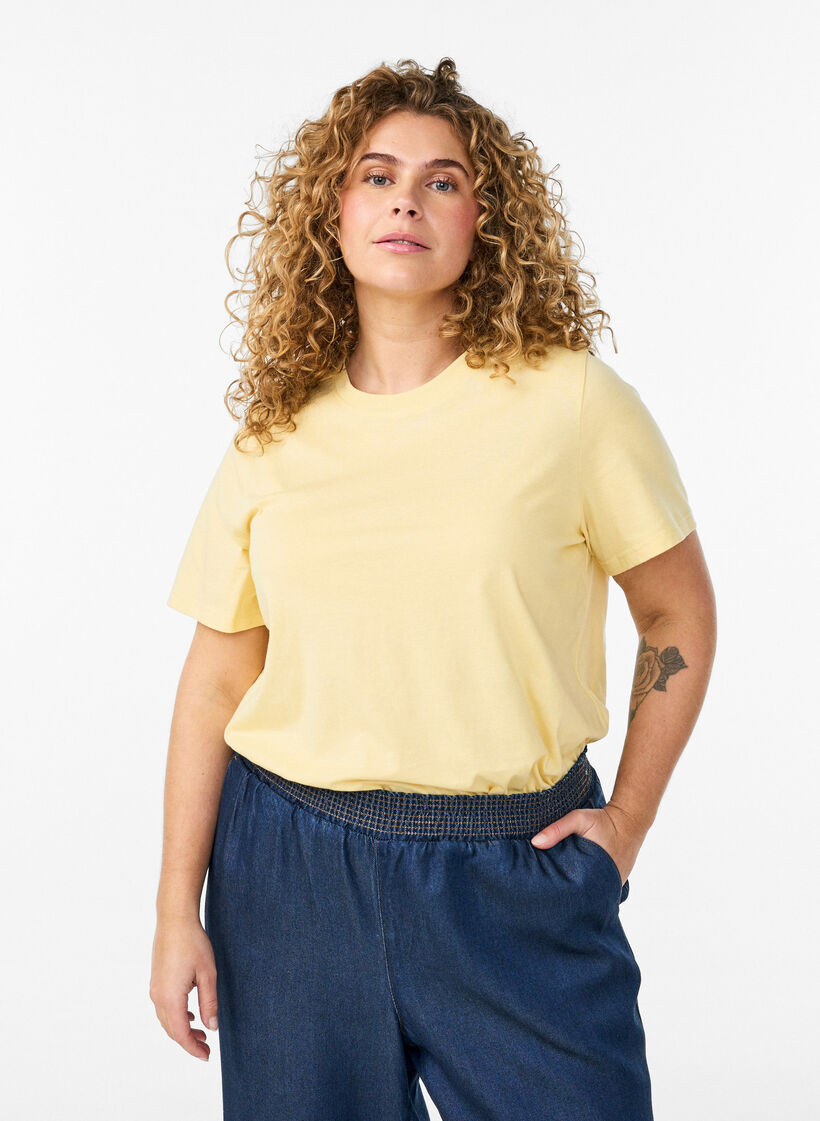 T-shirt basique en coton &agrave; col rond, Jaune clair, Model image number 0