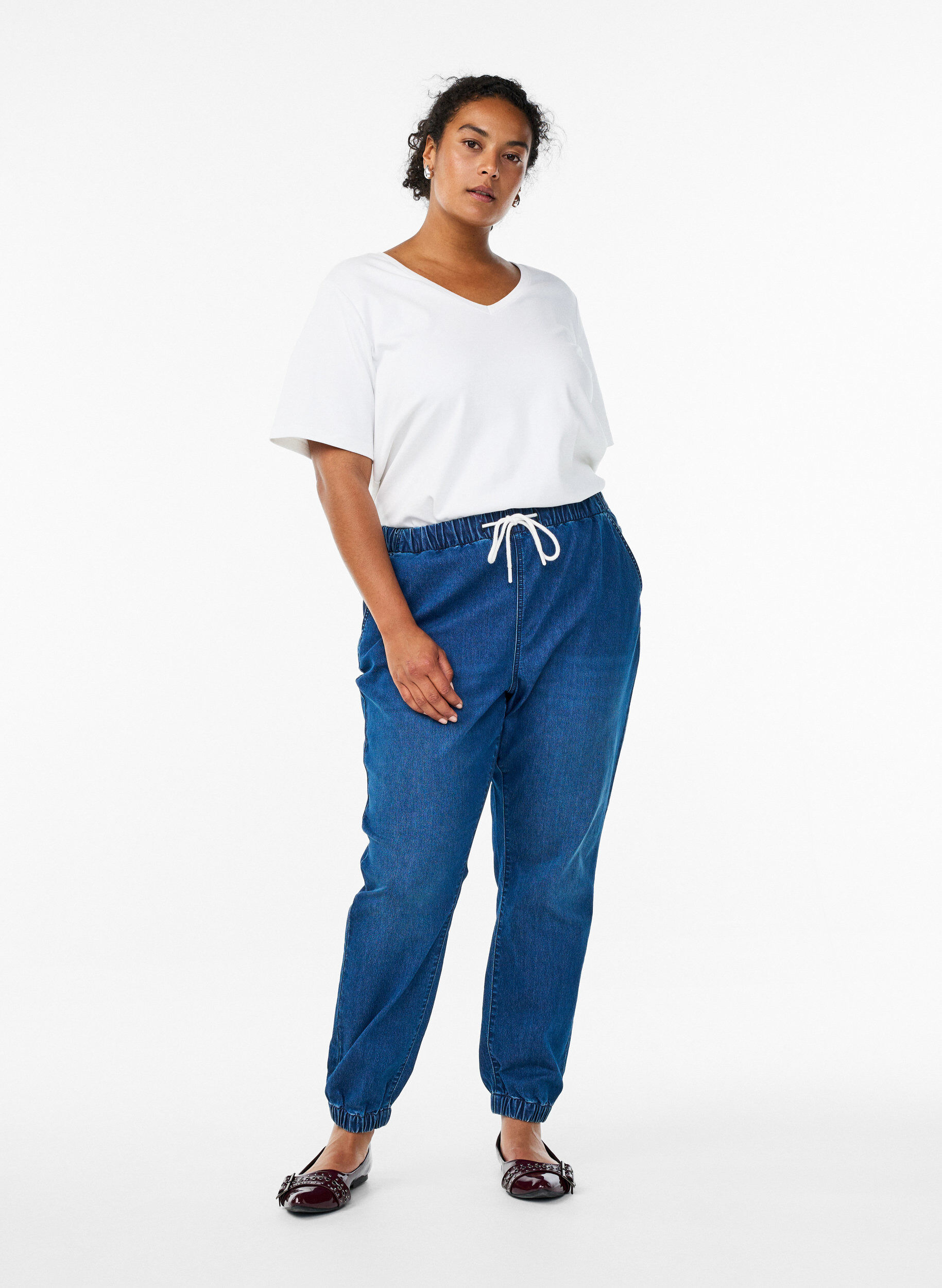 Zizzi Pantalon de jogging en denim avec des poches, Bleu, Model image number 1