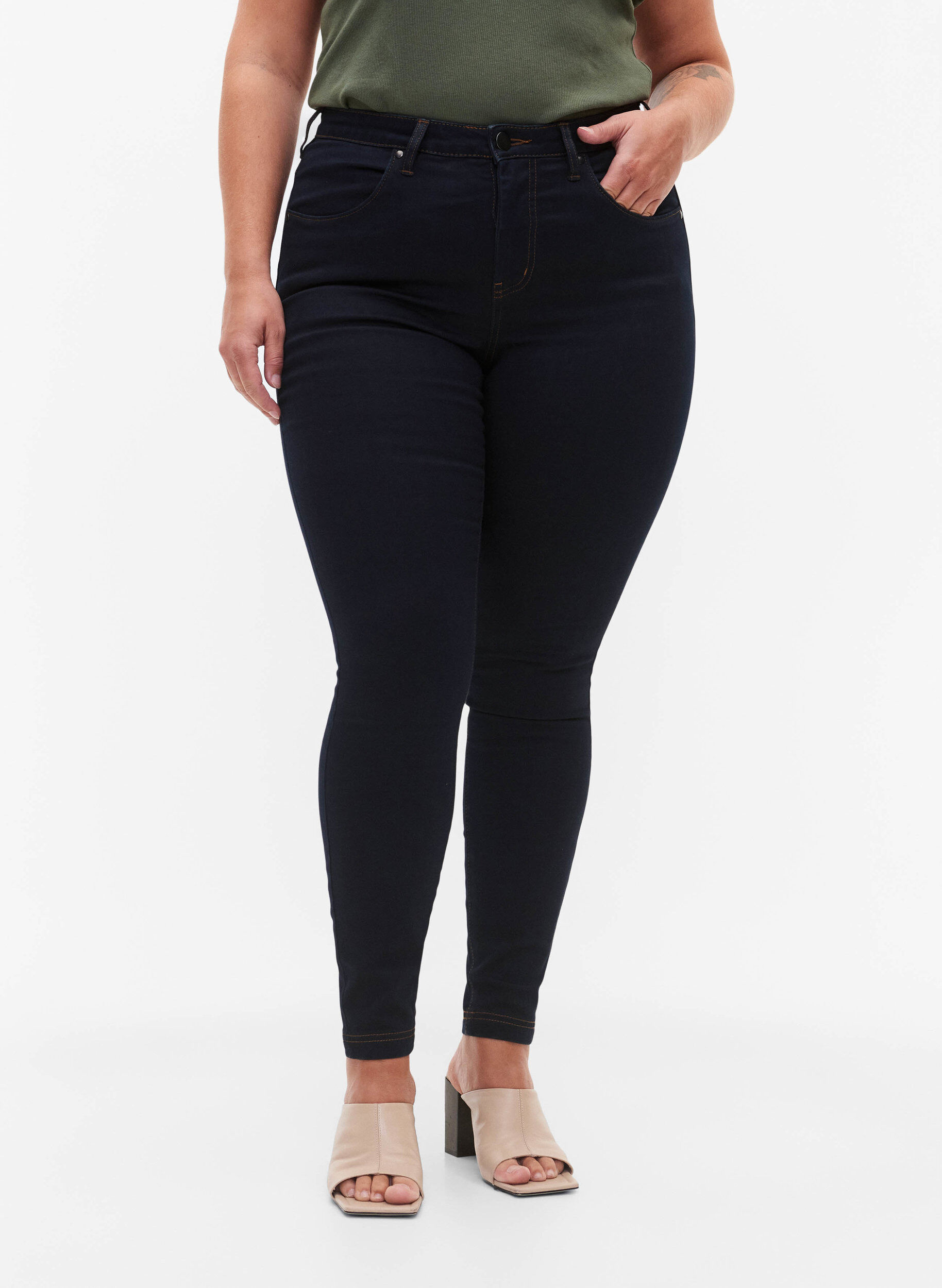 Zizzi Jean Amy super slim &agrave; taille haute, Tobacco Un, Model image number 2