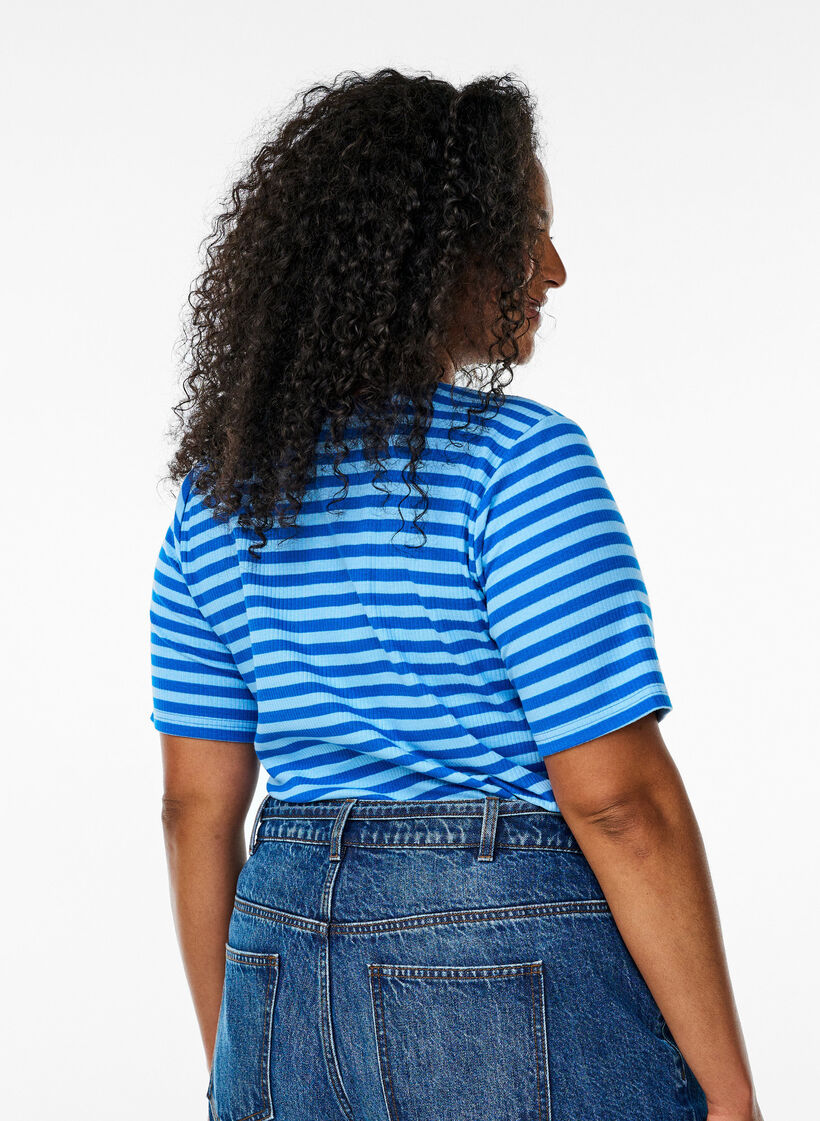 T-shirt ray&eacute; &agrave; texture c&ocirc;tel&eacute;e, Bleu Clair, Model image number 2