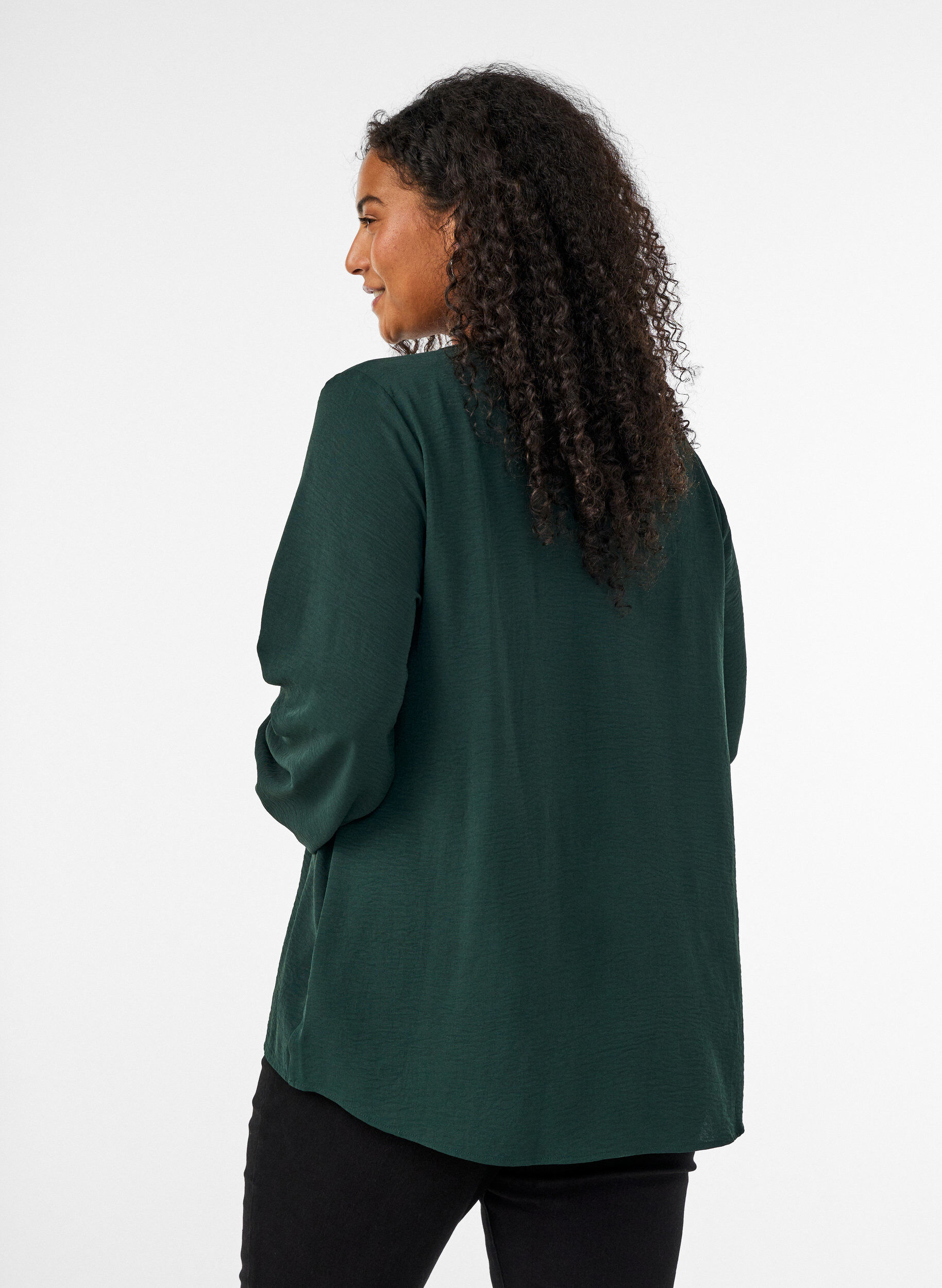 ZizziBlouse avec poignets smock&eacute;s et col en V, Vert fonc&eacute;, Model image number 2