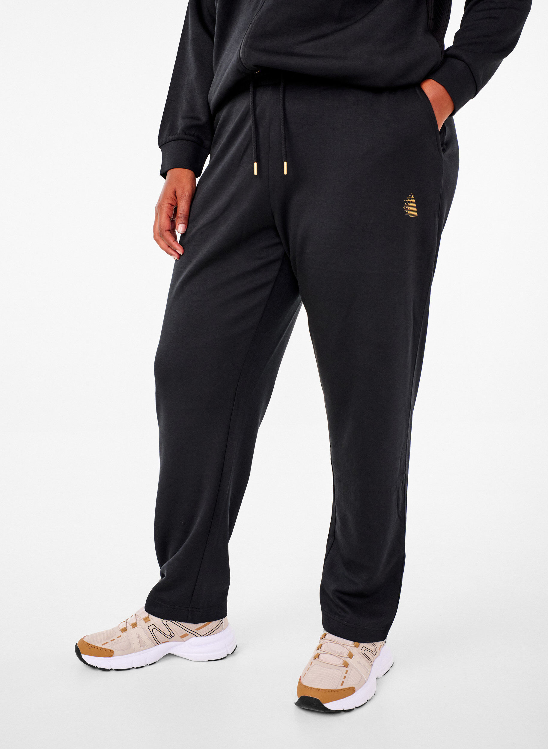 Zizzi Pantalons de surv&ecirc;tement avec poches et taille haute, Noir, Model image number 0