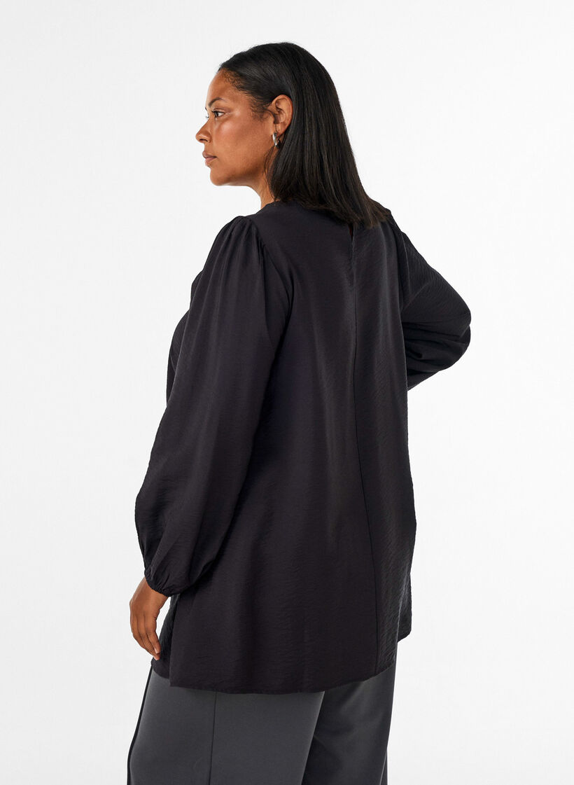 Tunique en viscose avec dentelle, Noir, Model image number 2