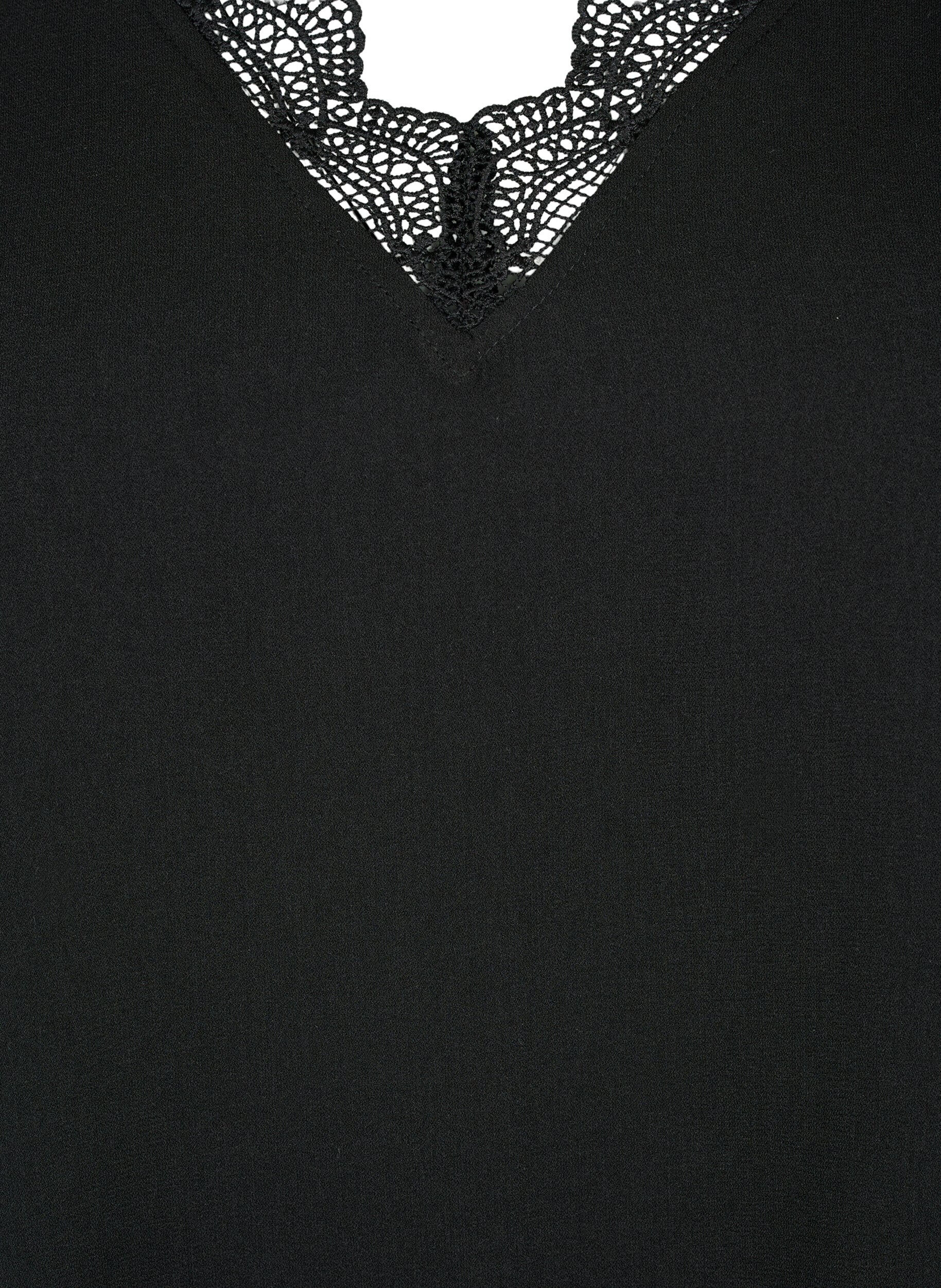 Zizzi Blouse avec col en V et bordure en dentelle, Black, Packshot image number 2