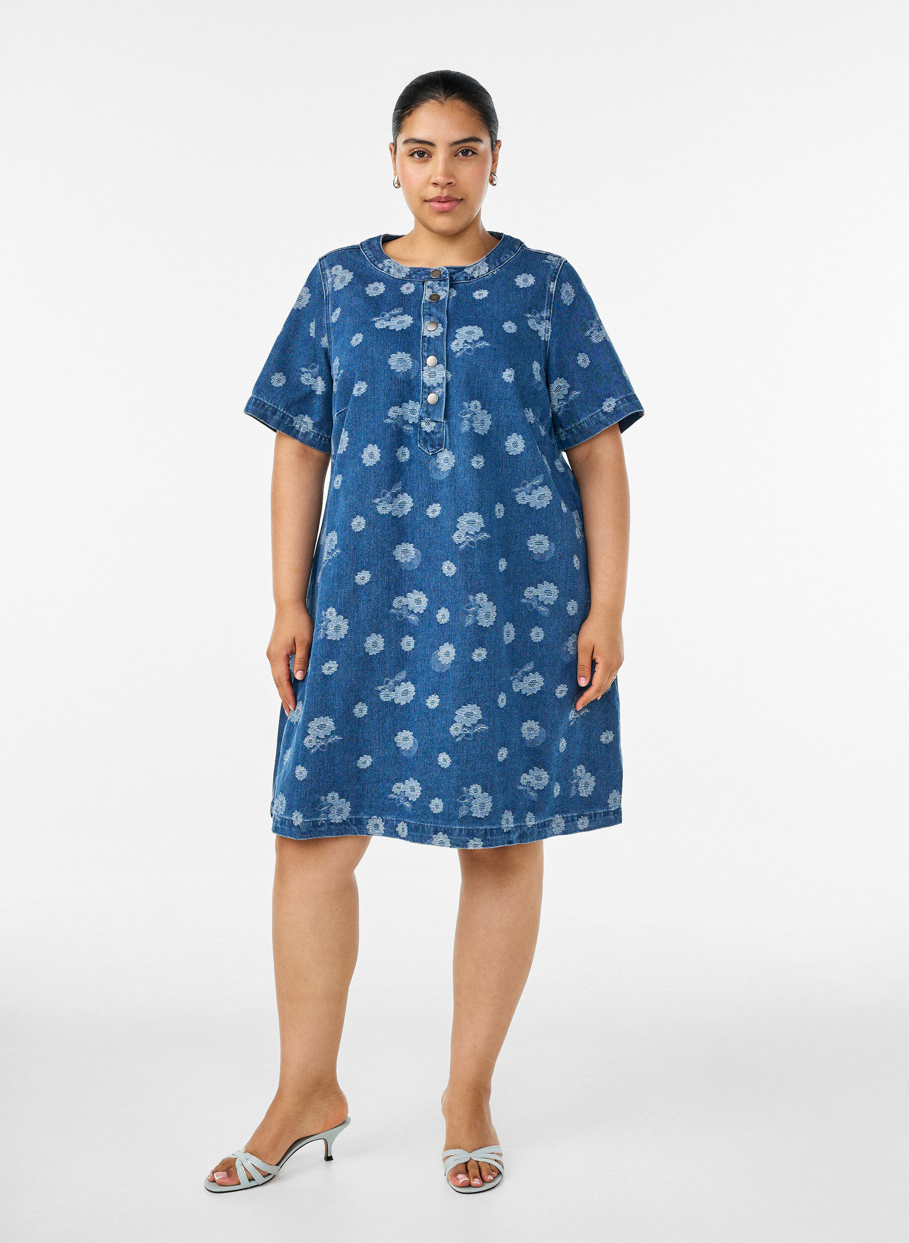 ZizziRobe en jean coupe &eacute;vas&eacute;e &agrave; motif floral, Bleu, Model image number 1