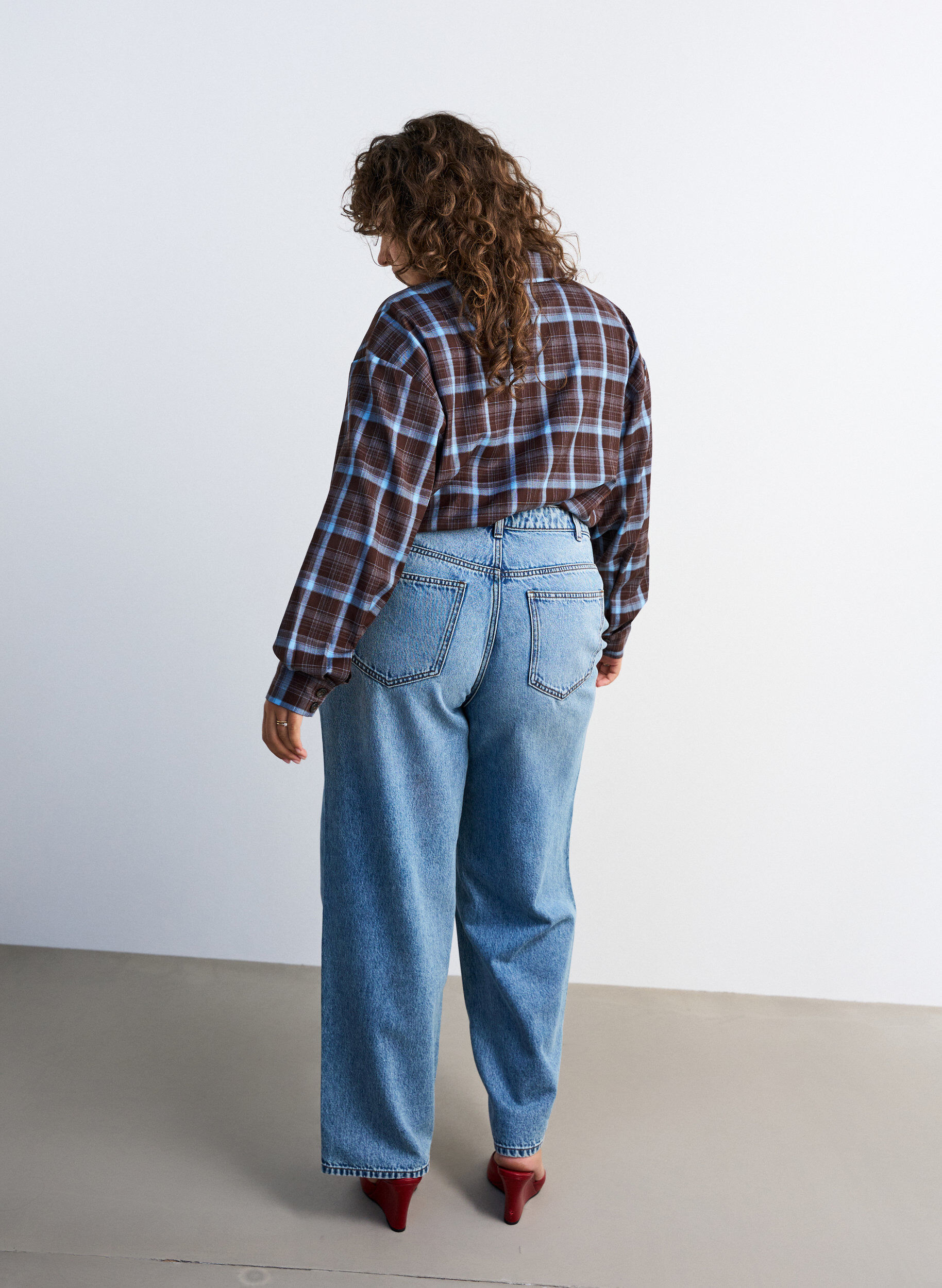 ZizziChemise &agrave; carreaux avec coupe ample, Marron, Model image number 2