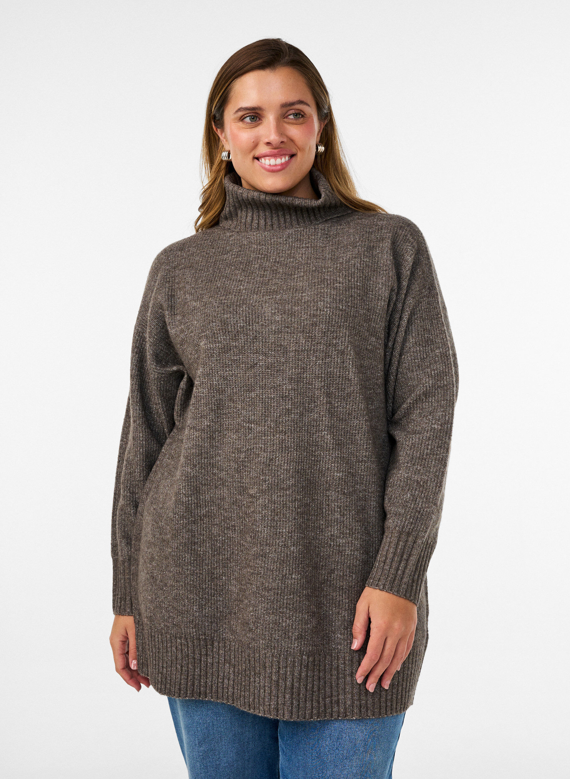 ZizziPull en maille l&acirc;che avec col roul&eacute;, Marron, Model image number 0