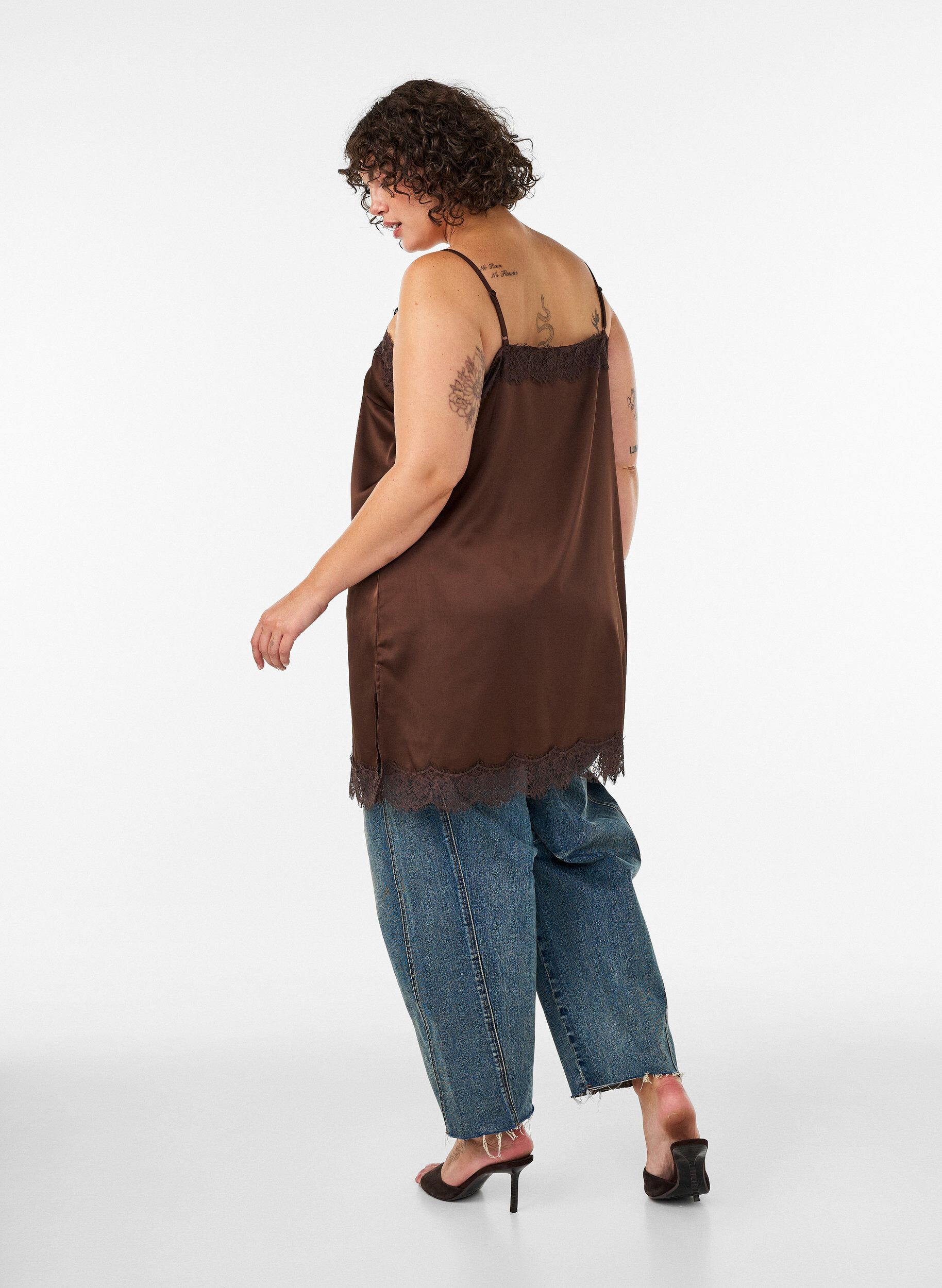 ZizziHaut long en satin bord&eacute; de dentelle, Marron, Model image number 2