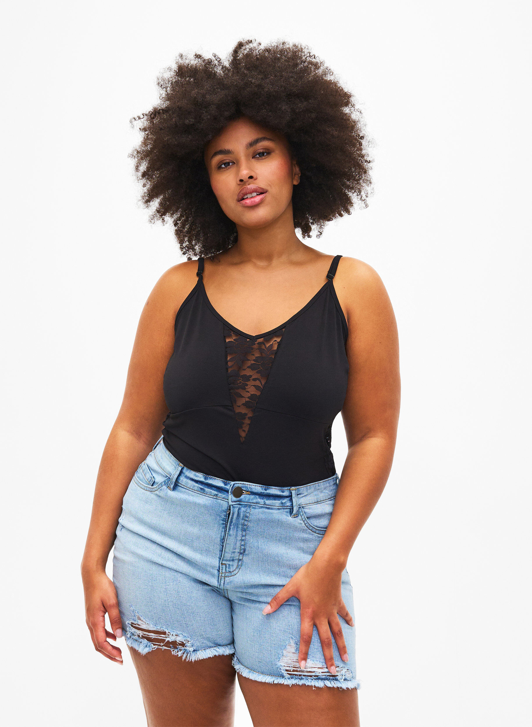 Zizzi Shorts en jean avec d&eacute;tails vieillis, Light Blue Denim, Model image number 0