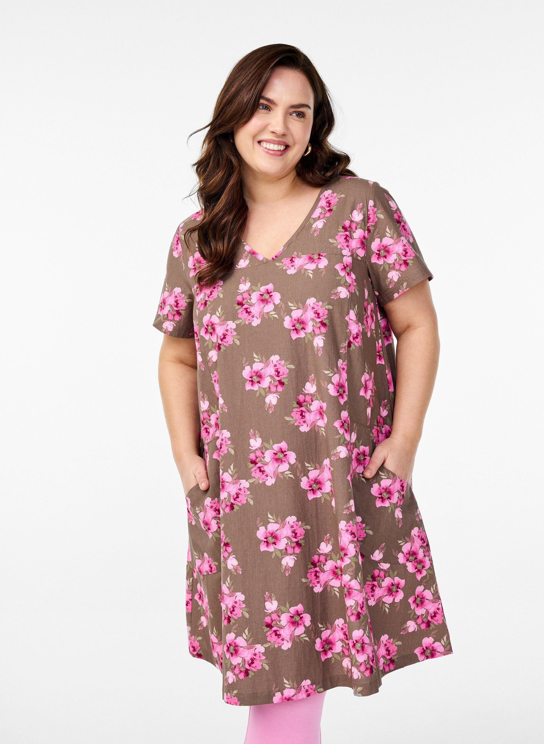 Zizzi Robe courte &eacute;vas&eacute;e &agrave; imprim&eacute; floral, Marron, Model image number 0