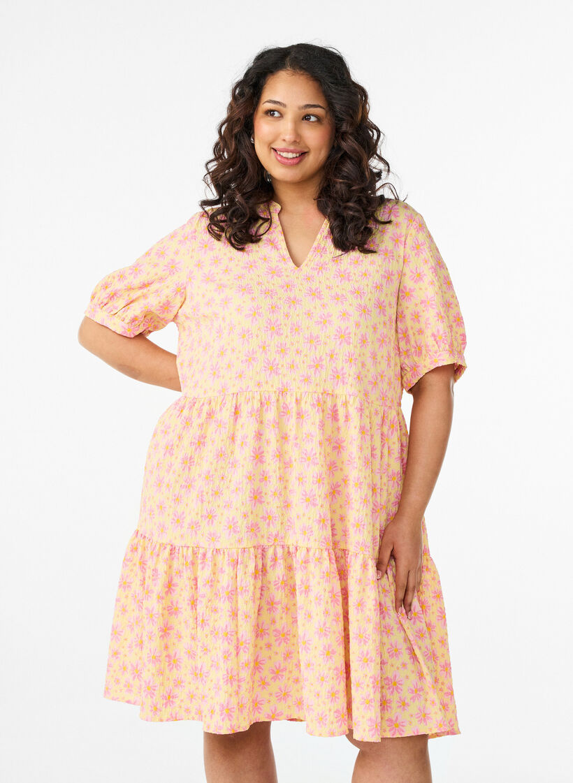 Robe courte &agrave; coupe &eacute;vas&eacute;e, Jaune, Model image number 0