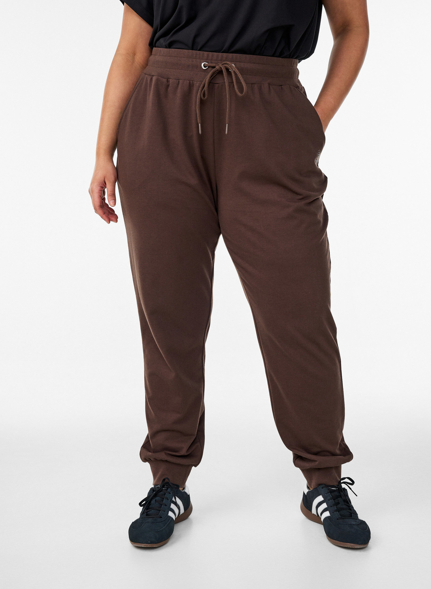 ZizziPantalon de surv&ecirc;tement ample avec poches, Marron, Model image number 0