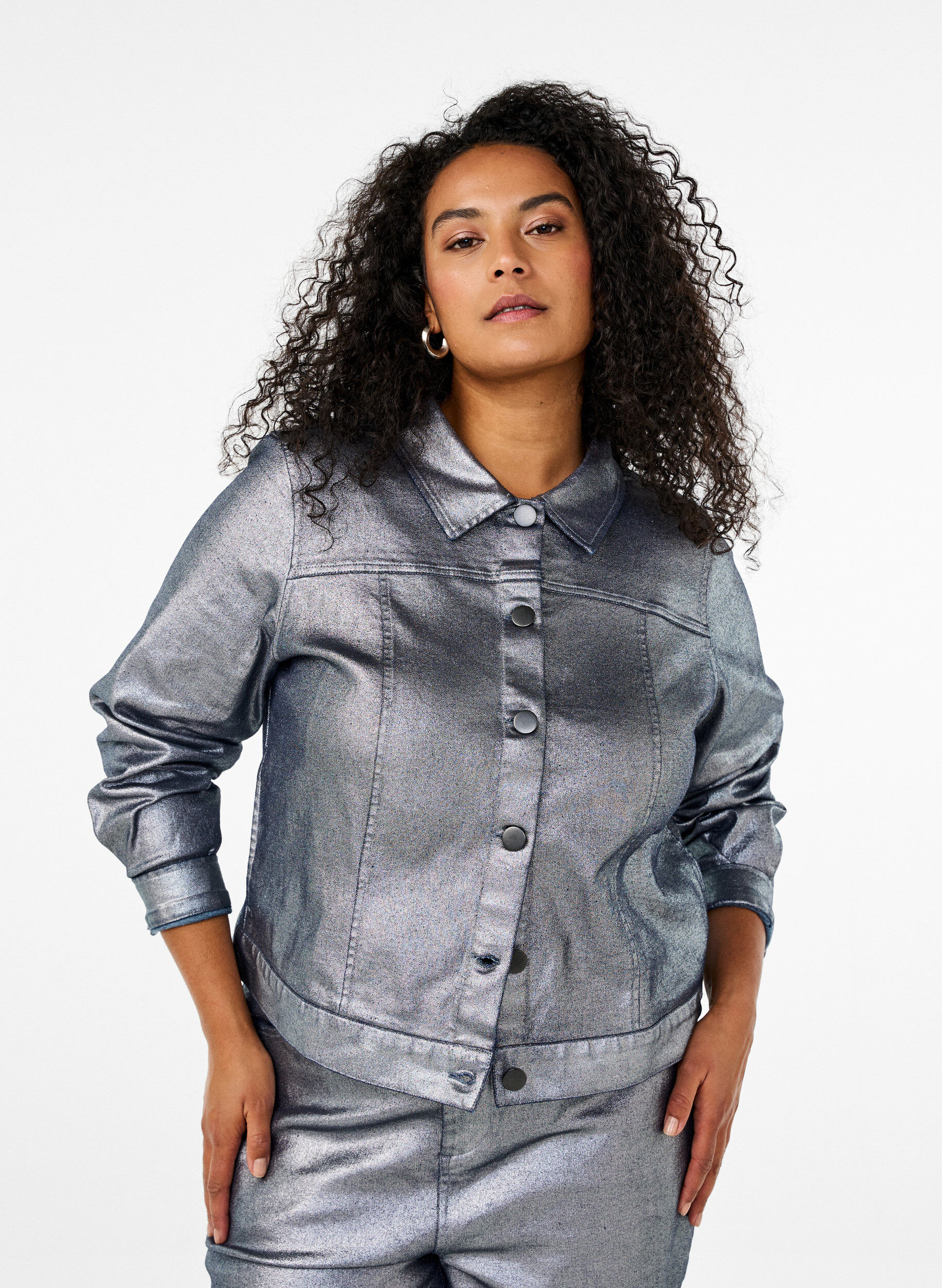 Zizzi  Veste en jean courte argent&eacute;e, Gun Silver, Model image number 0