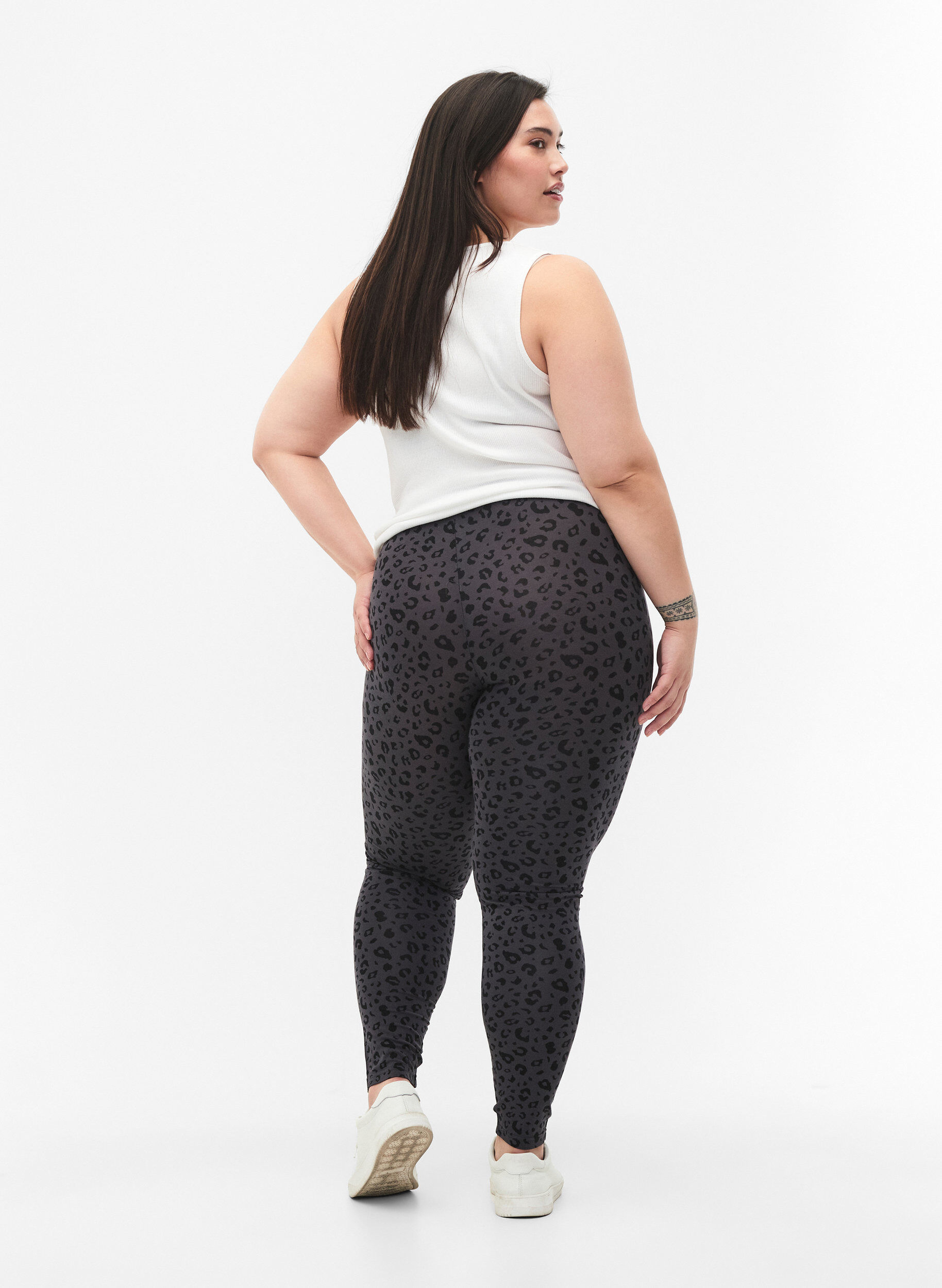 Zizzi Leggings en viscose &agrave; imprim&eacute; l&eacute;opard, Gris, Model image number 2