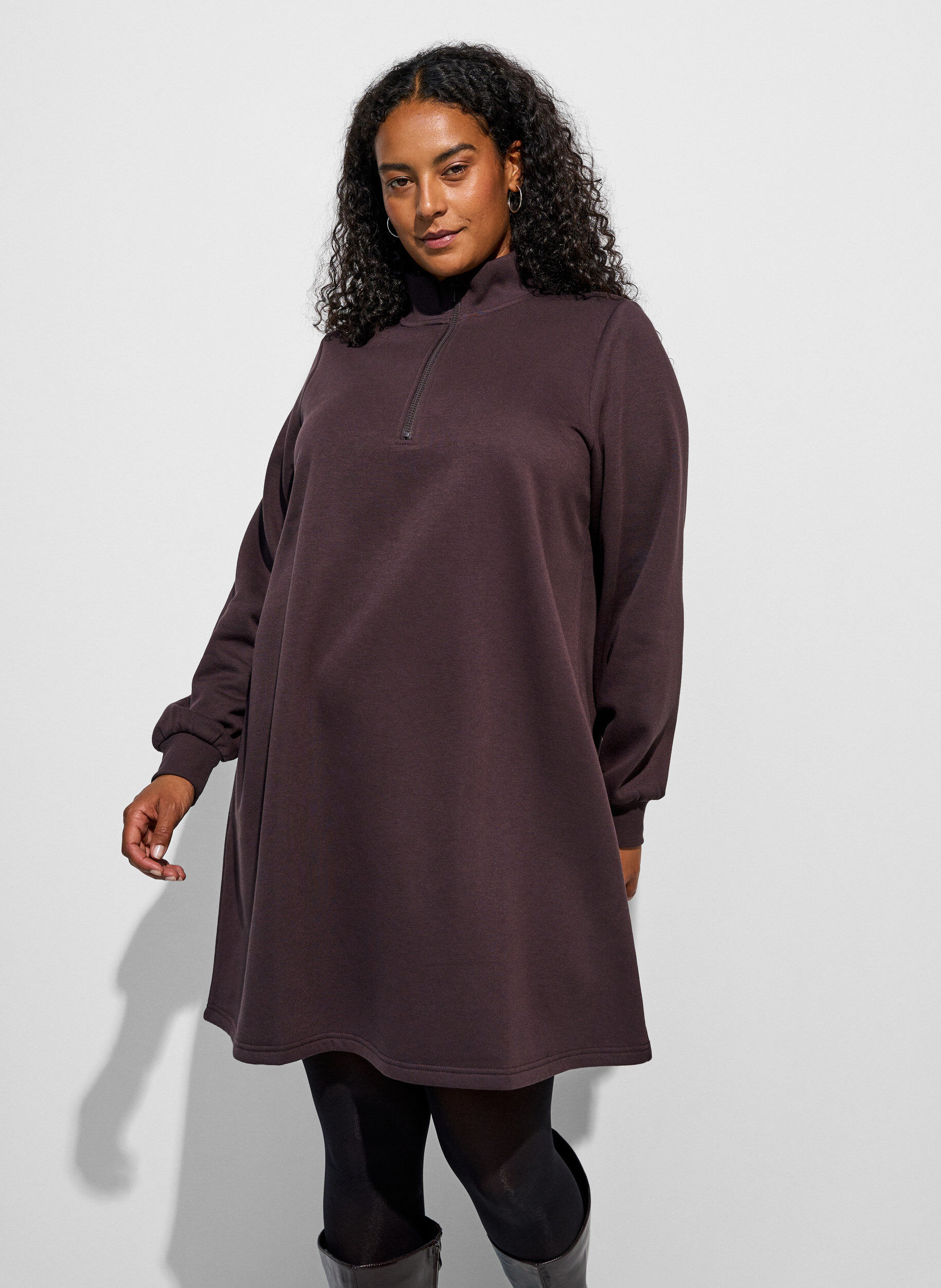 ZizziRobe sweat avec col montant c&ocirc;tel&eacute; et zip, Marron, Model image number 0