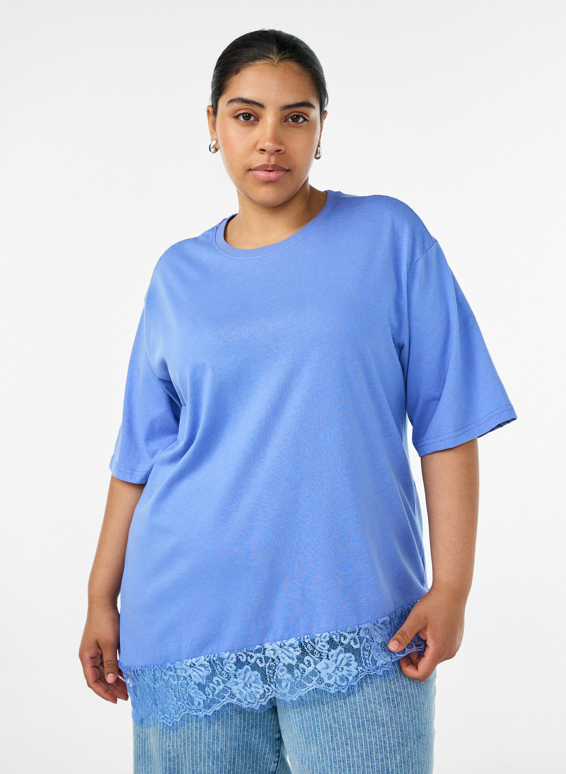 T-shirt avec ourlet asym&eacute;trique en dentelle, Mauve, Model