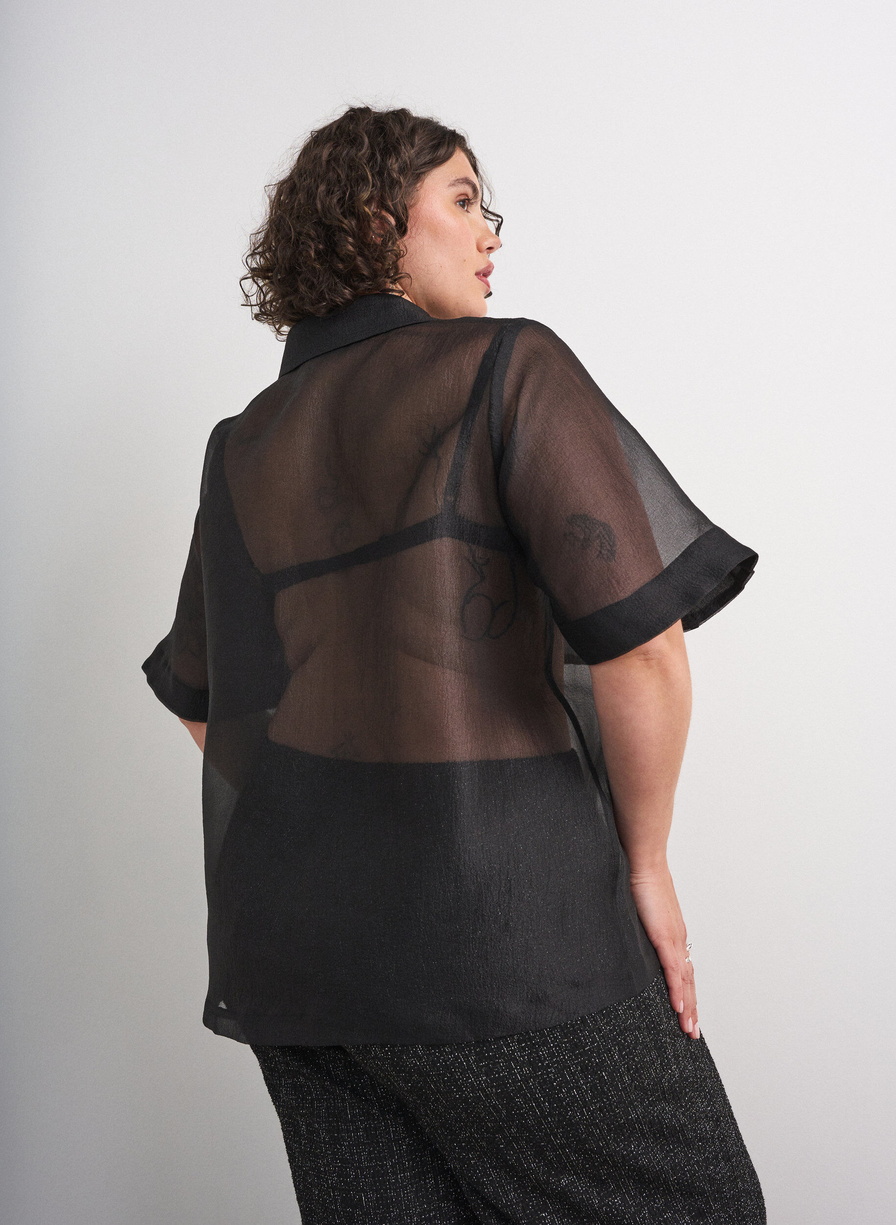 ZizziChemise transparente &agrave; manches courtes avec poches poitrine, Noir, Model image number 2