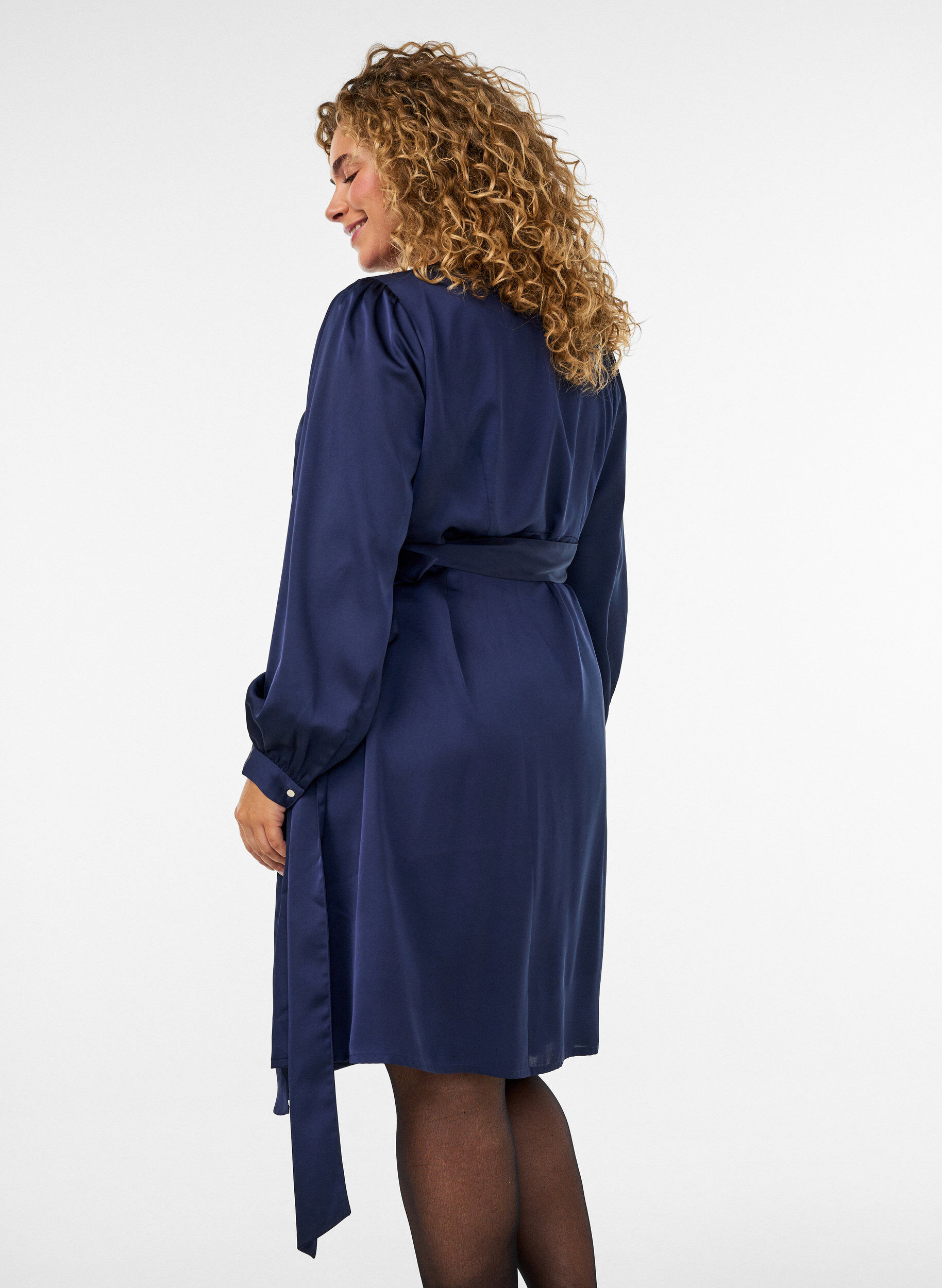 ZizziRobe courte en satin avec coupe portefeuille, Bleu, Model image number 2