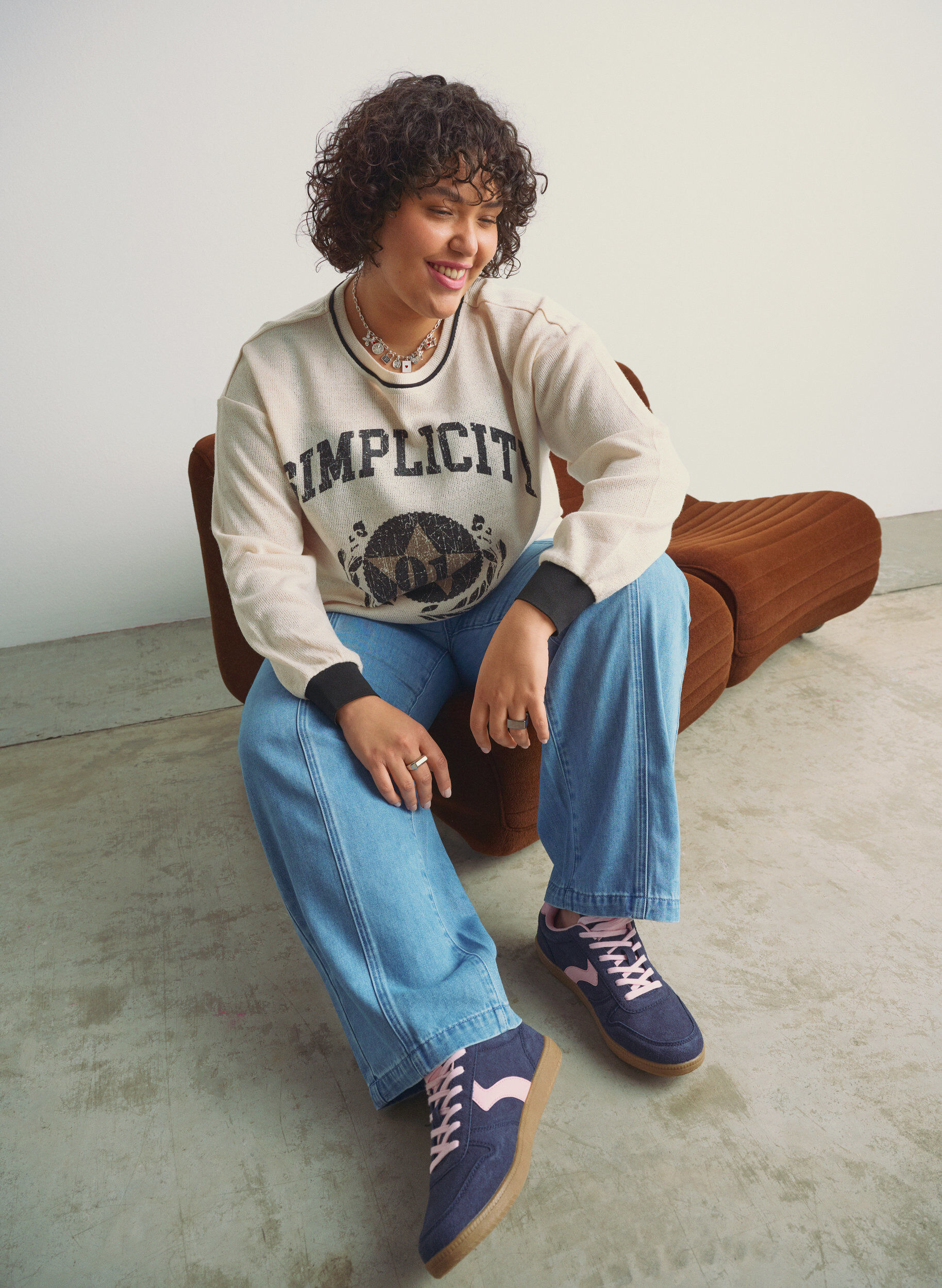 Zizzi Sweatshirt en jersey structur&eacute; avec imprim&eacute; sur le devant, Beige, Image image number 0