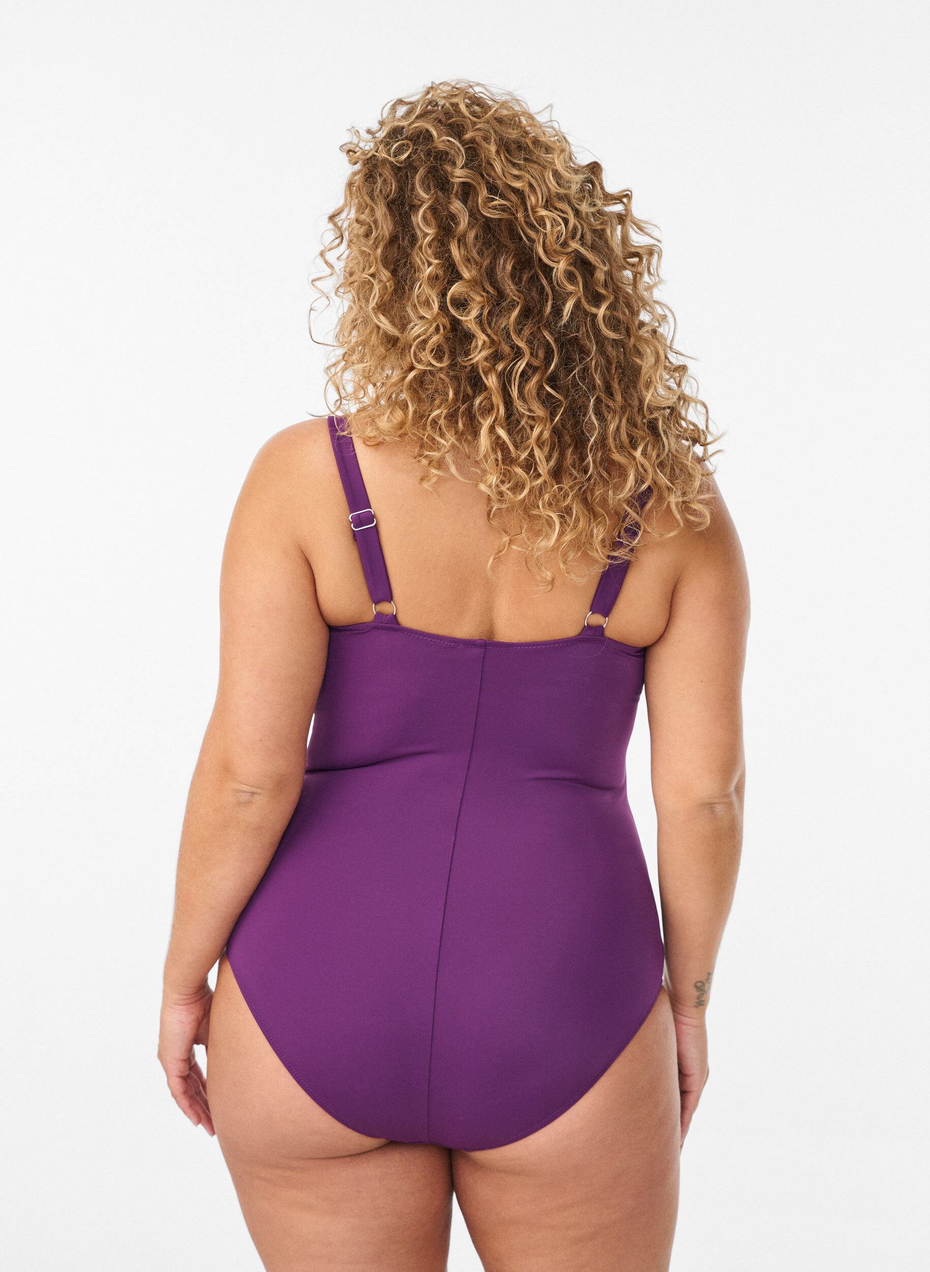 ZizziMaillot de bain drap&eacute; avec bonnets rembourr&eacute;s, Violet, Model image number 1