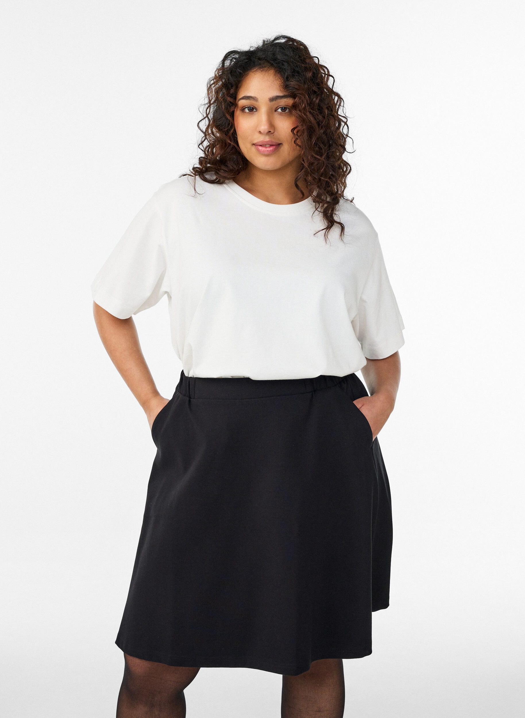 Zizzi Jupe patineuse en viscose, Noir, Model image number 0