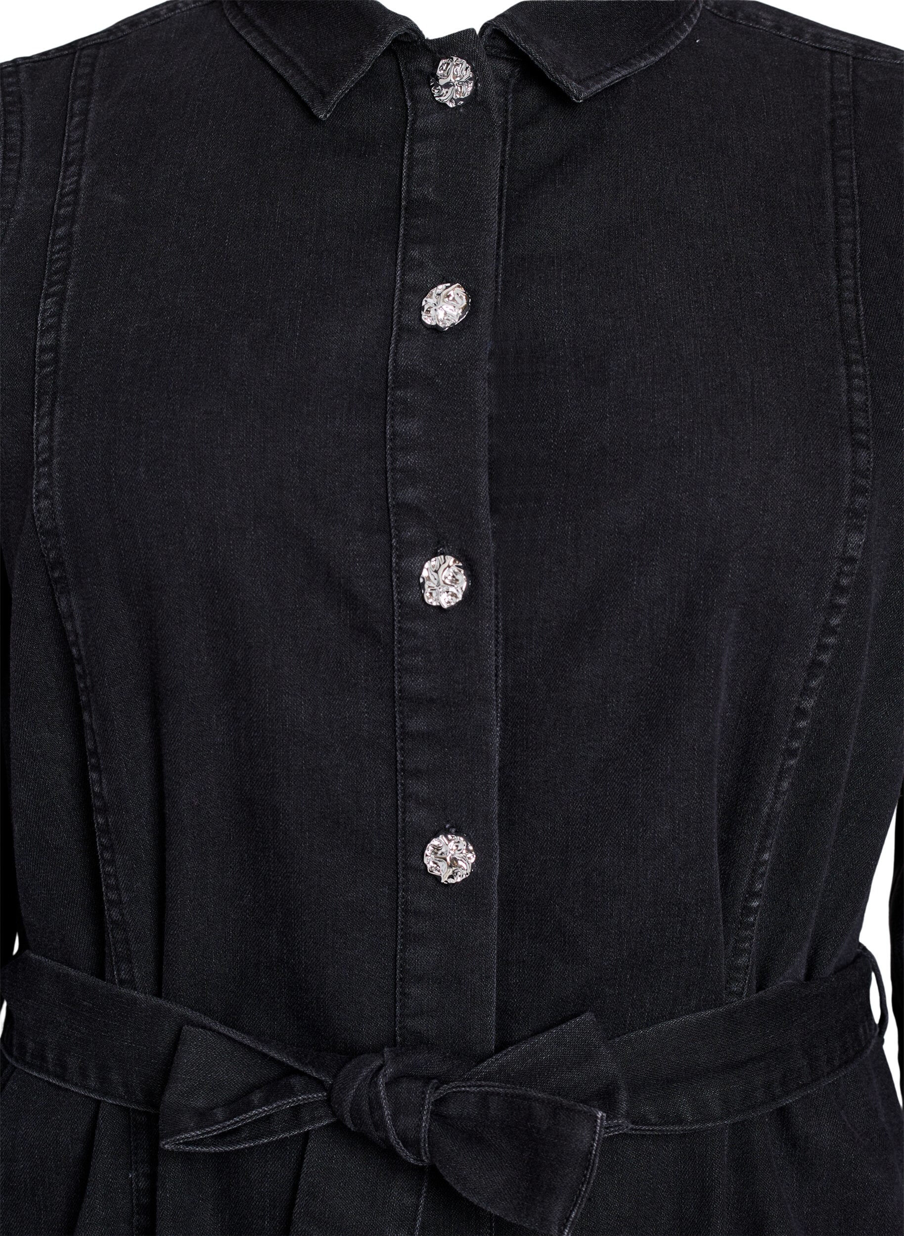Zizzi Robe midi en jean avec une ceinture et des boutons d&eacute;coratifs, Noir, Packshot image number 2