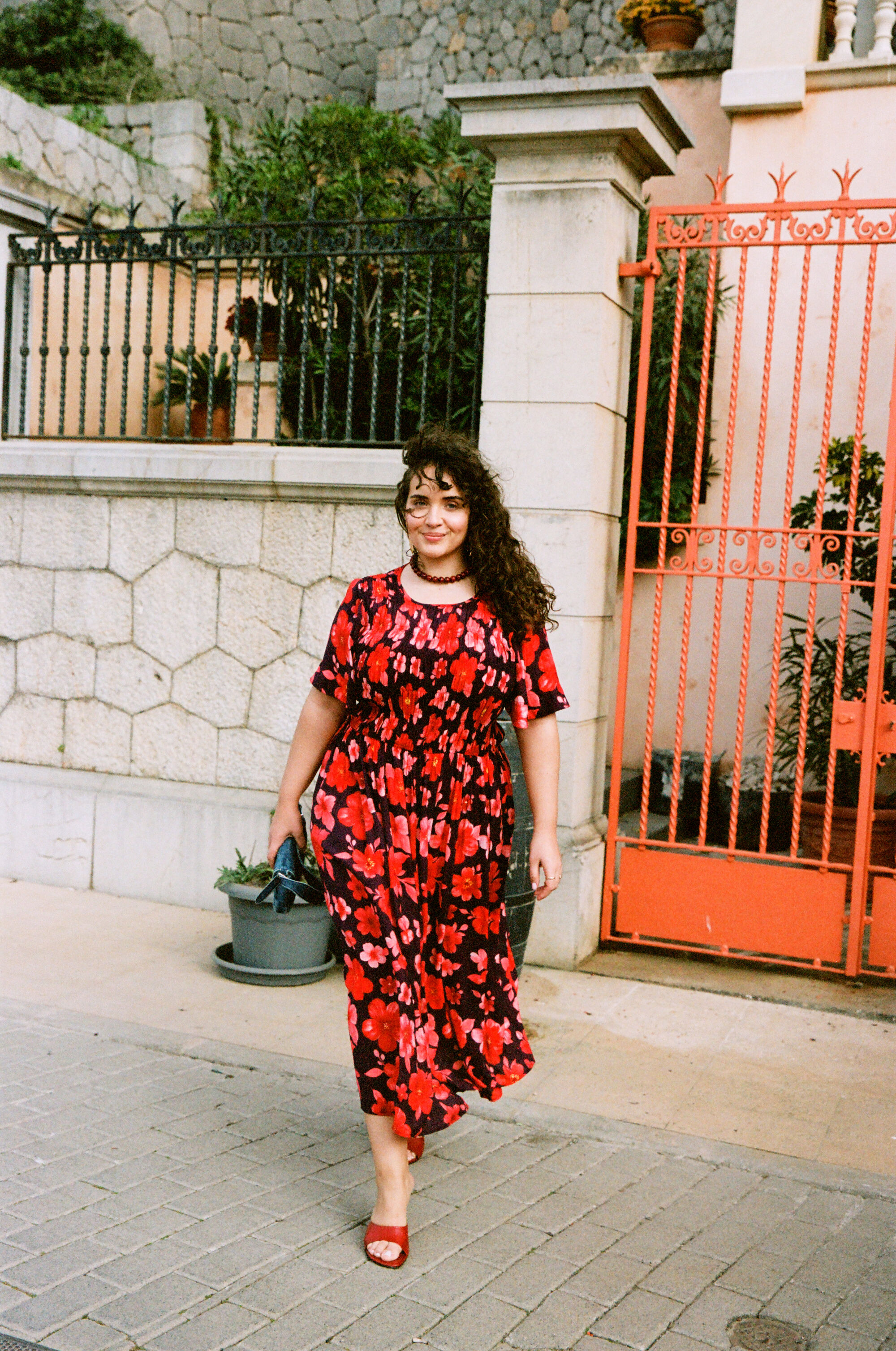 Zizzi&Eacute;l&eacute;gance florale en rouge, , Model