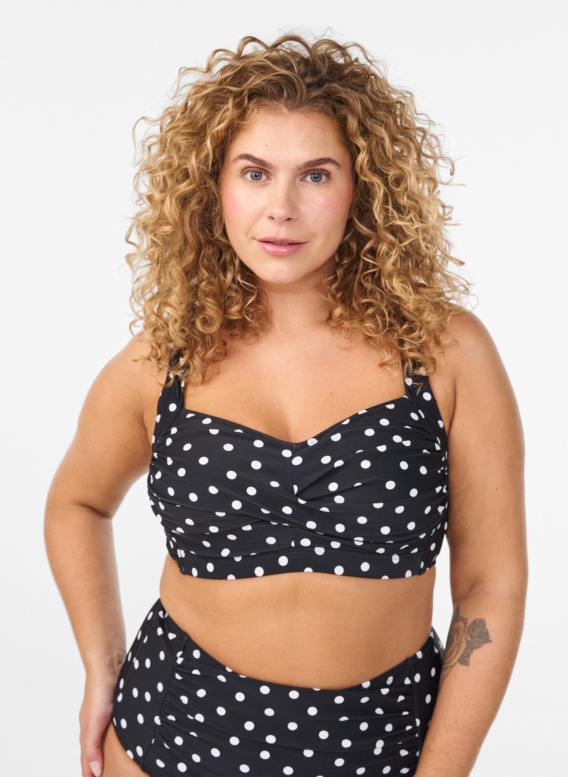 Zizzi Haut de bikini rembourr&eacute; et imprim&eacute;, Noir, Model image number 0