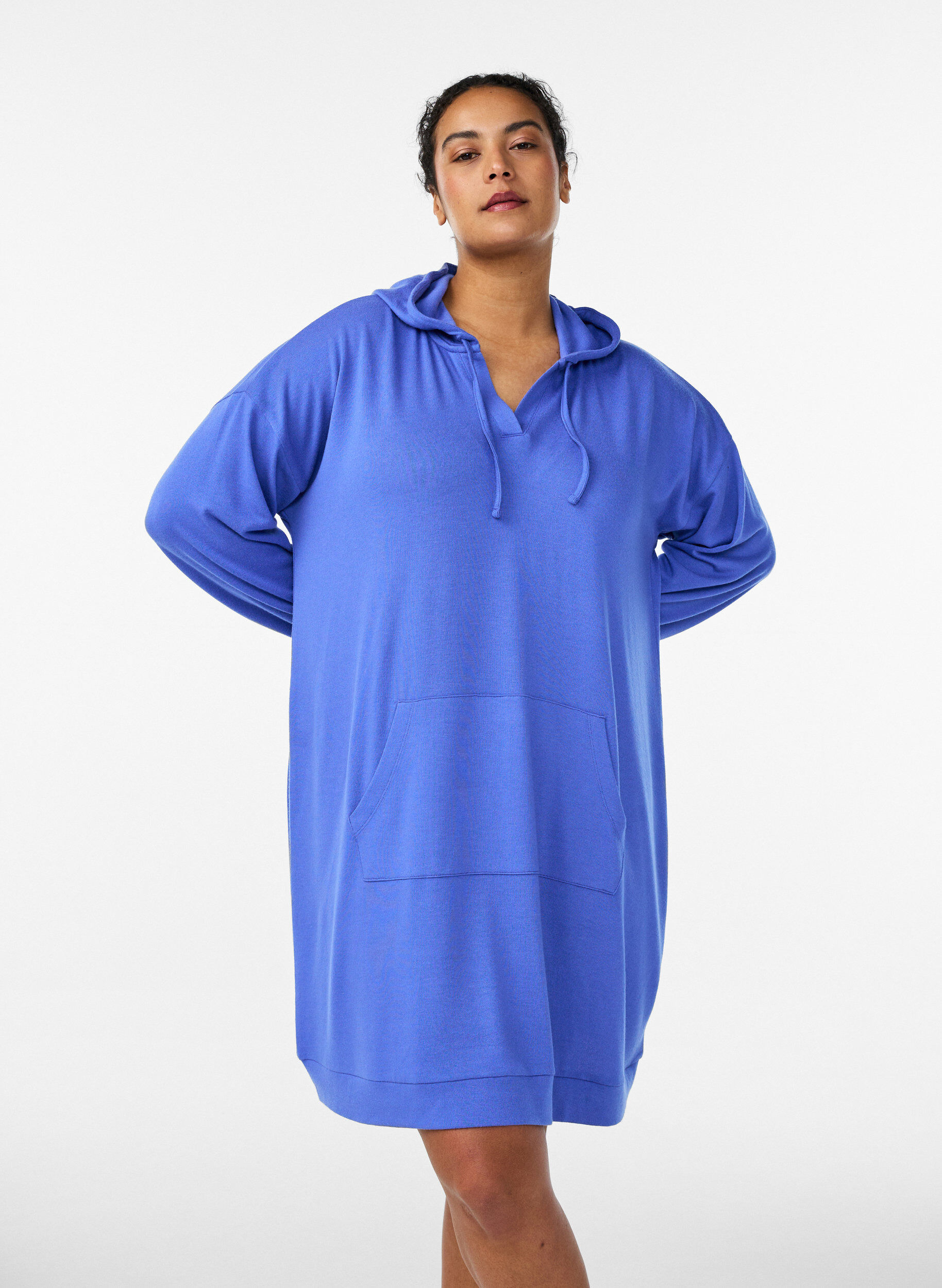 Robe sweat &agrave; capuche courte avec poche kangourou, Bleu, Model