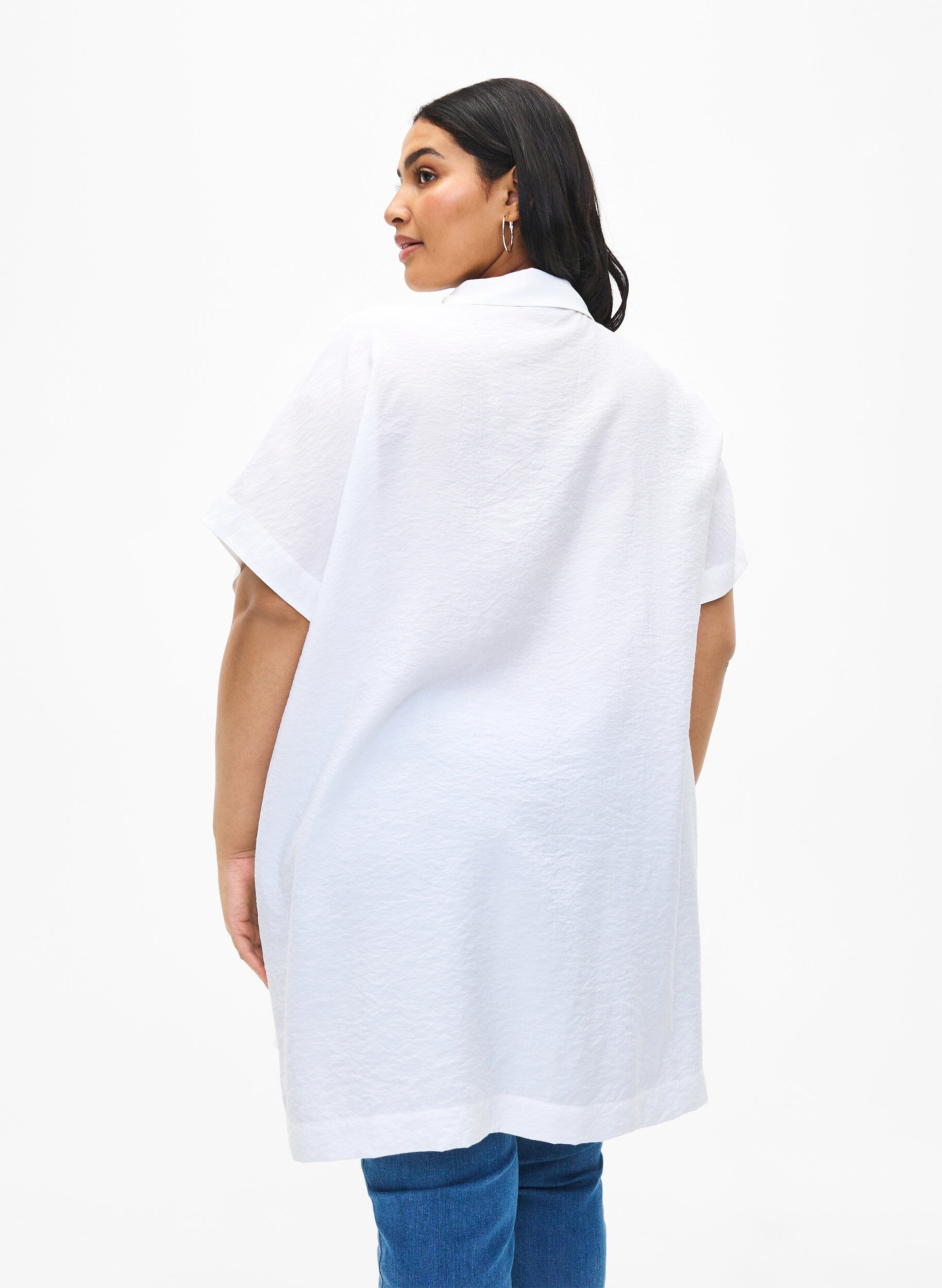 Zizzi Chemise longue en viscose &agrave; manches courtes, Bright White, Model image number 1