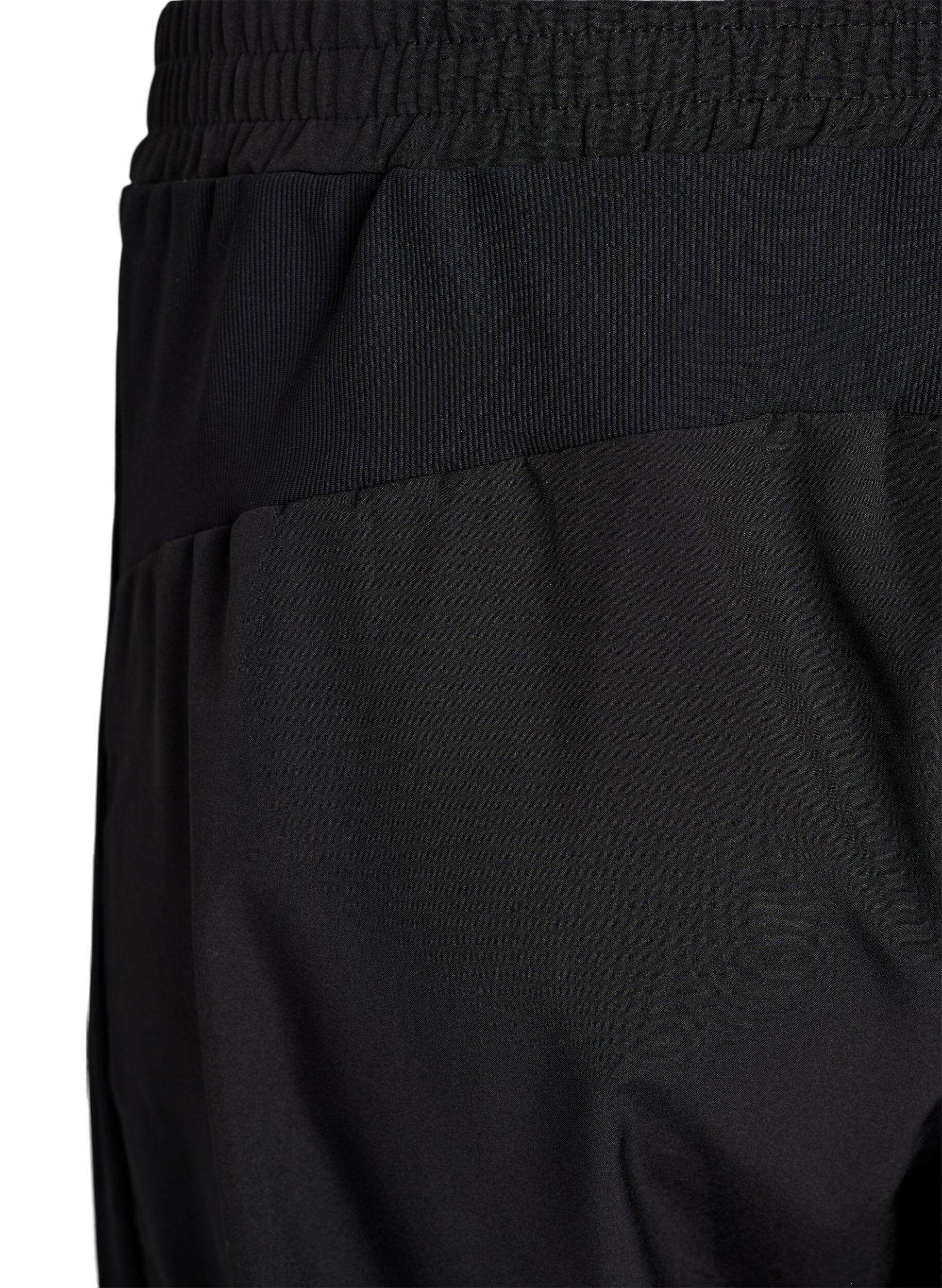 Zizzi Pantalon d&rsquo;entra&icirc;nement l&eacute;ger dot&eacute; de poches, Noir, Packshot image number 3