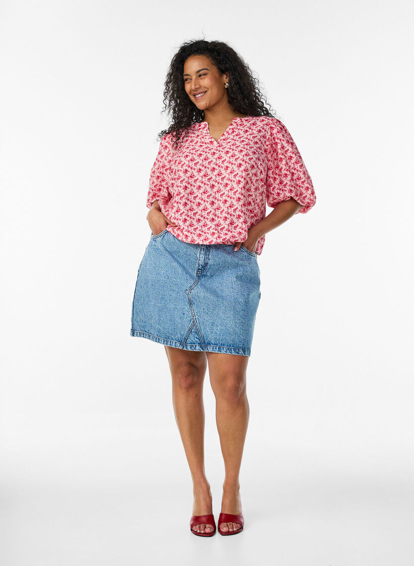 Blouse florale en viscose avec manches ballon, Rouge, Model image number 1